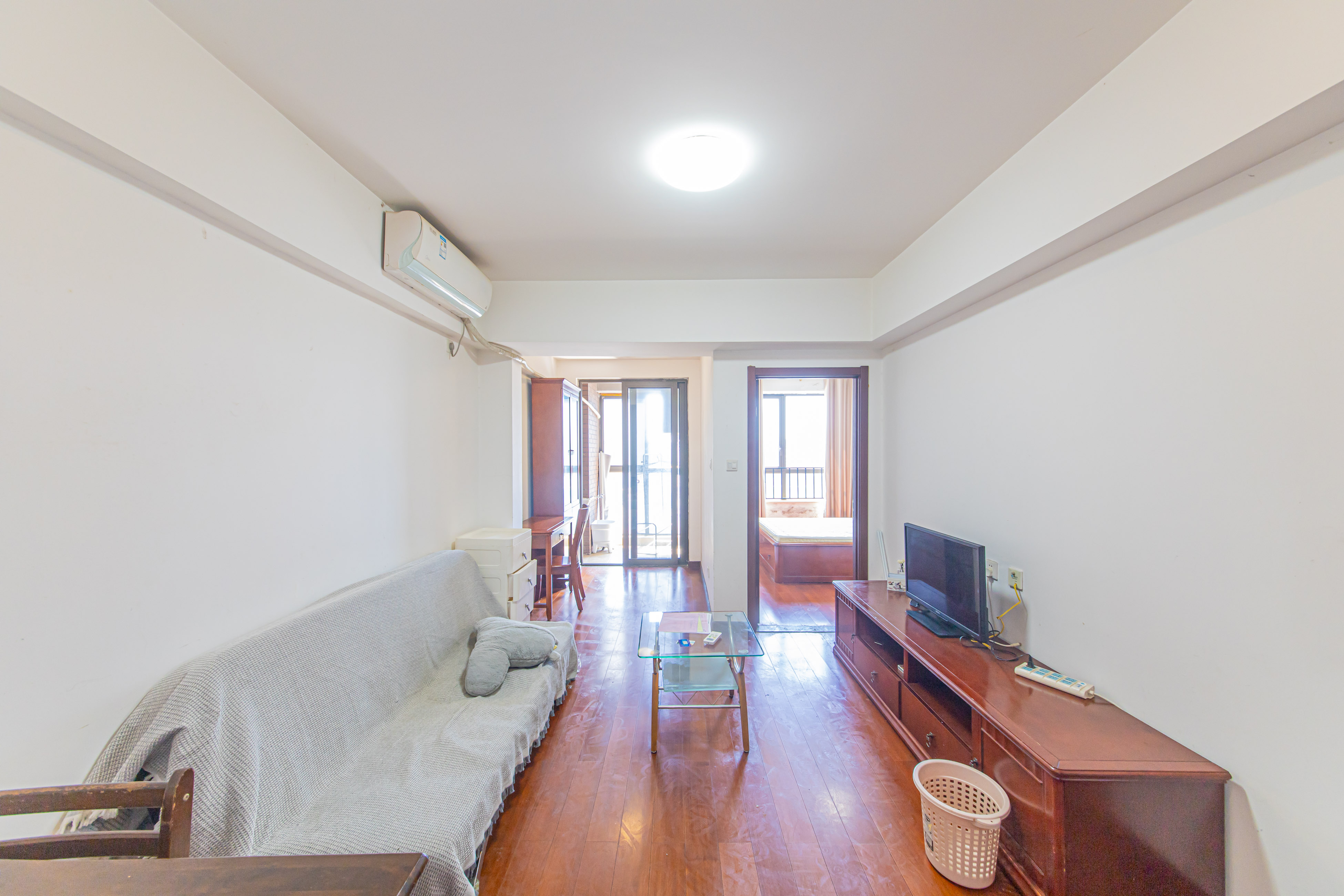 绿地公馆(绿地名邸) 1室1厅1卫 59.5万 绿地公馆(绿地名邸) 1室1厅1卫 59.5万客厅