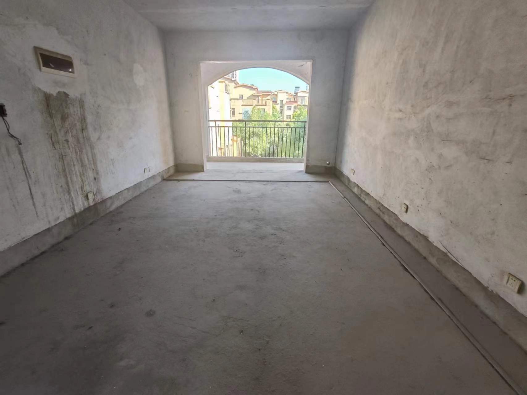 阳光爱琴海  3室2厅1卫    32.8万 阳光爱琴海  3室2厅1卫    32.8万室内图