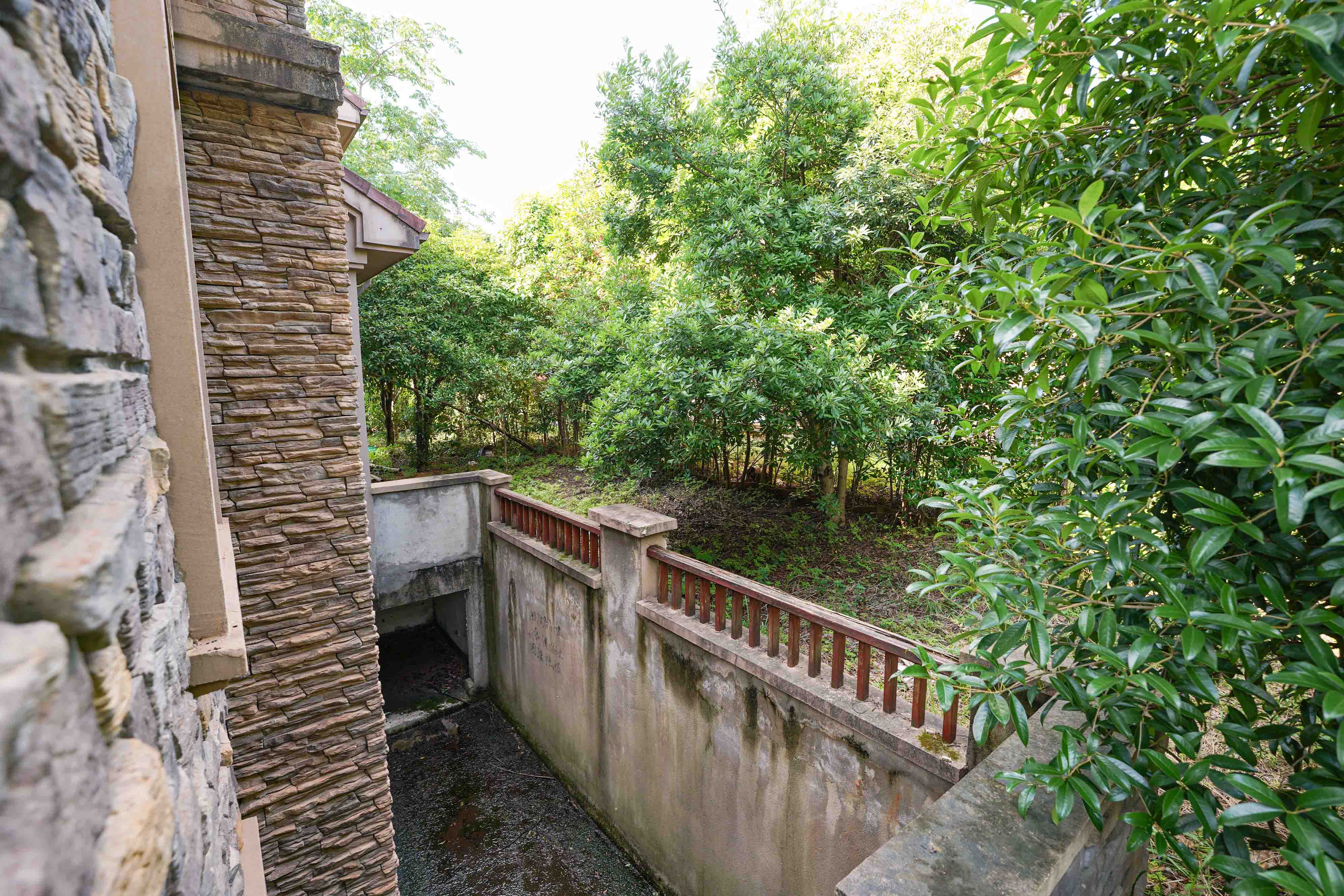 保利阆峰云墅  5室3厅5卫   1160.00万阳台