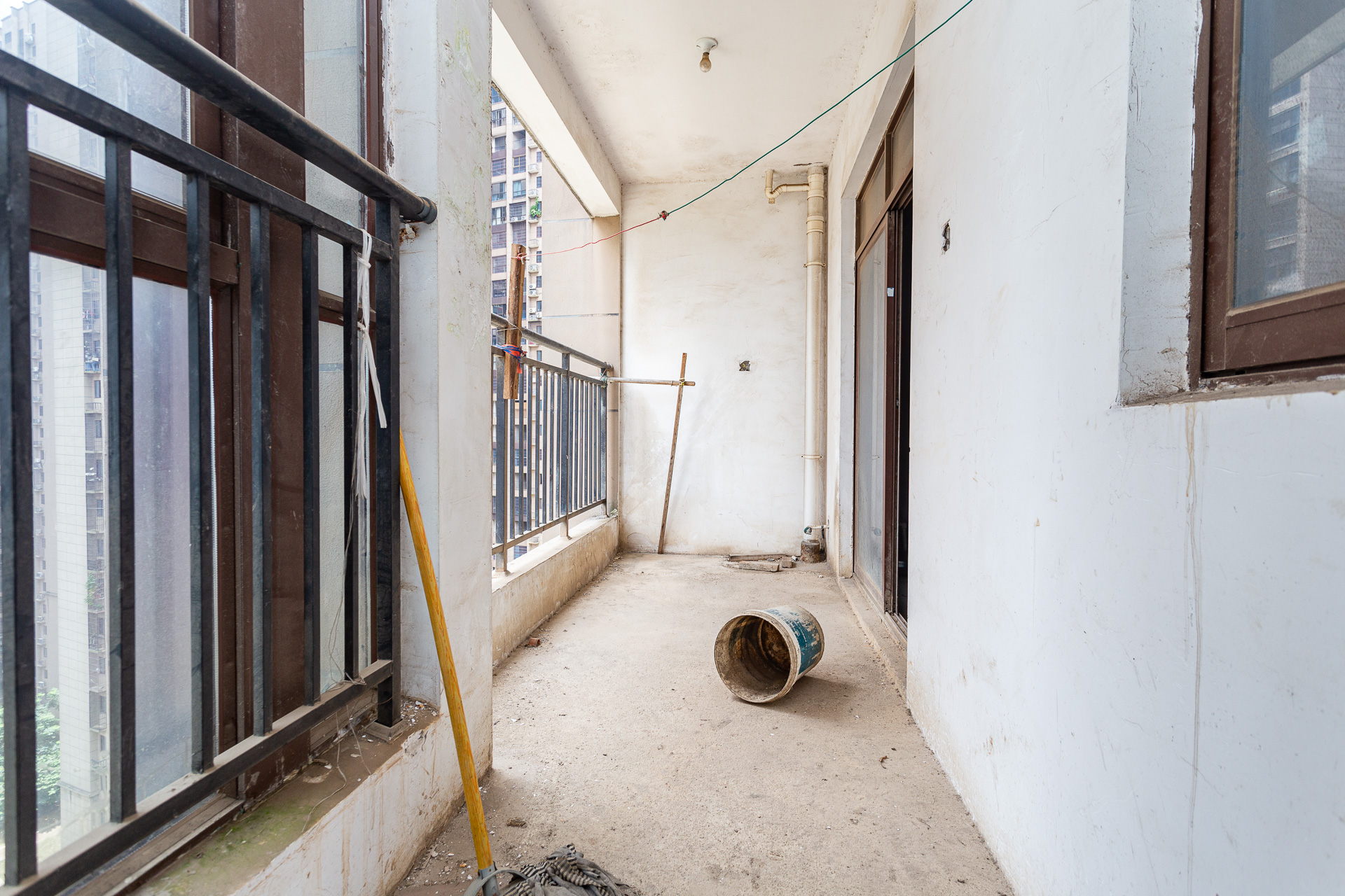 星月绿洲 4室2厅2卫 125.0万 星月绿洲 4室2厅2卫 125.0万阳台