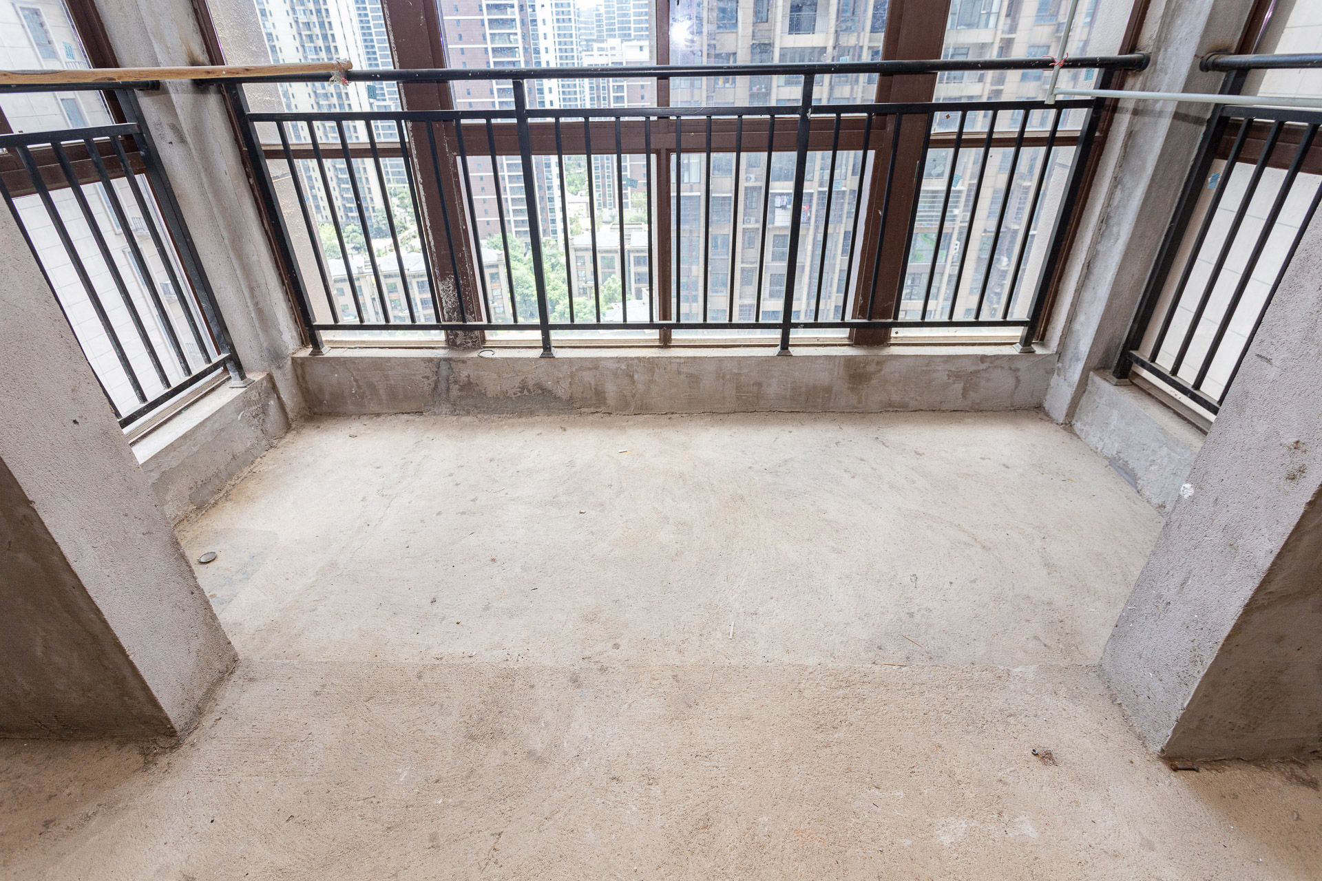 星月绿洲 4室2厅2卫 125.0万 星月绿洲 4室2厅2卫 125.0万阳台