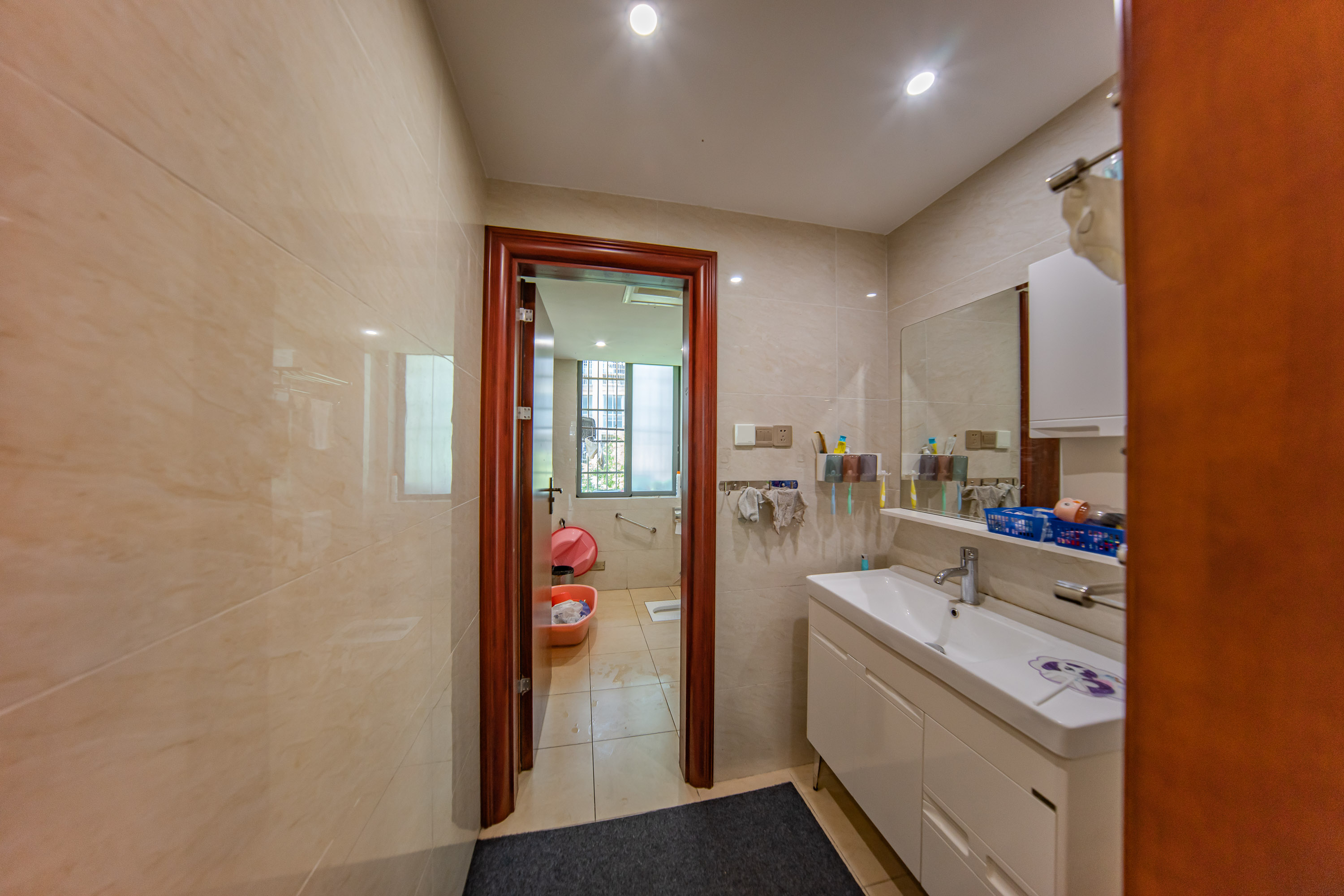 靳江明珠  4室2厅2卫    130.0万 靳江明珠  4室2厅2卫    130.0万卫生间