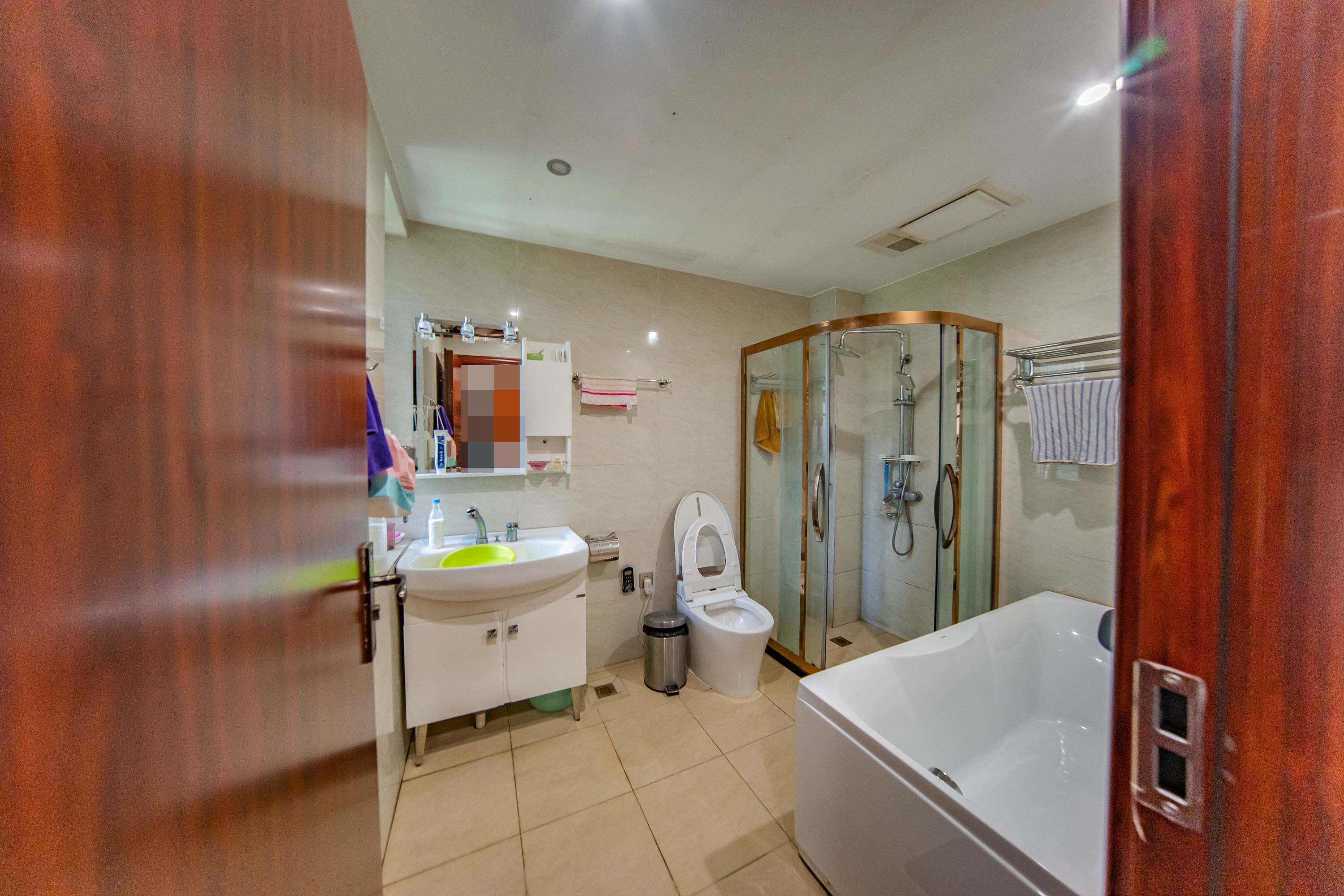 靳江明珠  4室2厅2卫    130.0万 靳江明珠  4室2厅2卫    130.0万卫生间