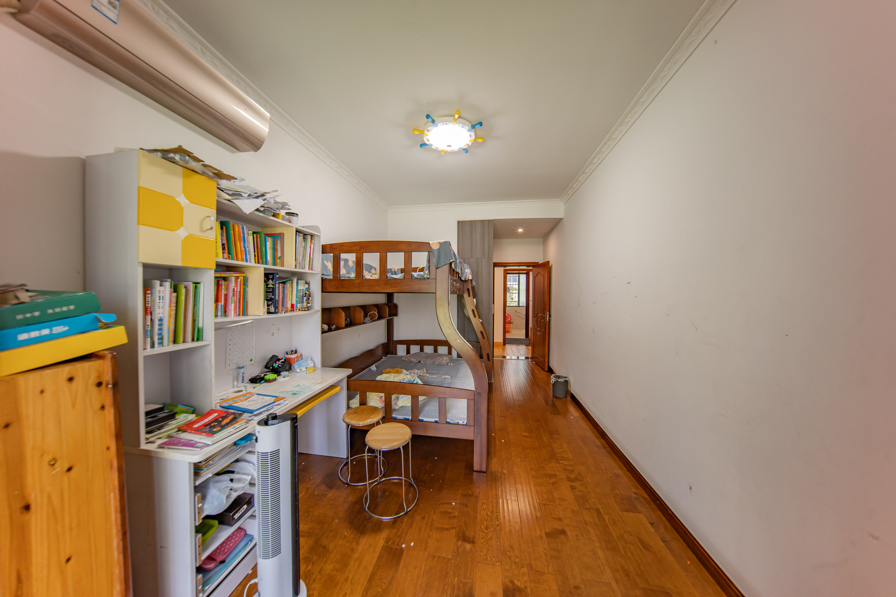 靳江明珠  4室2厅2卫    130.0万 靳江明珠  4室2厅2卫    130.0万卧室