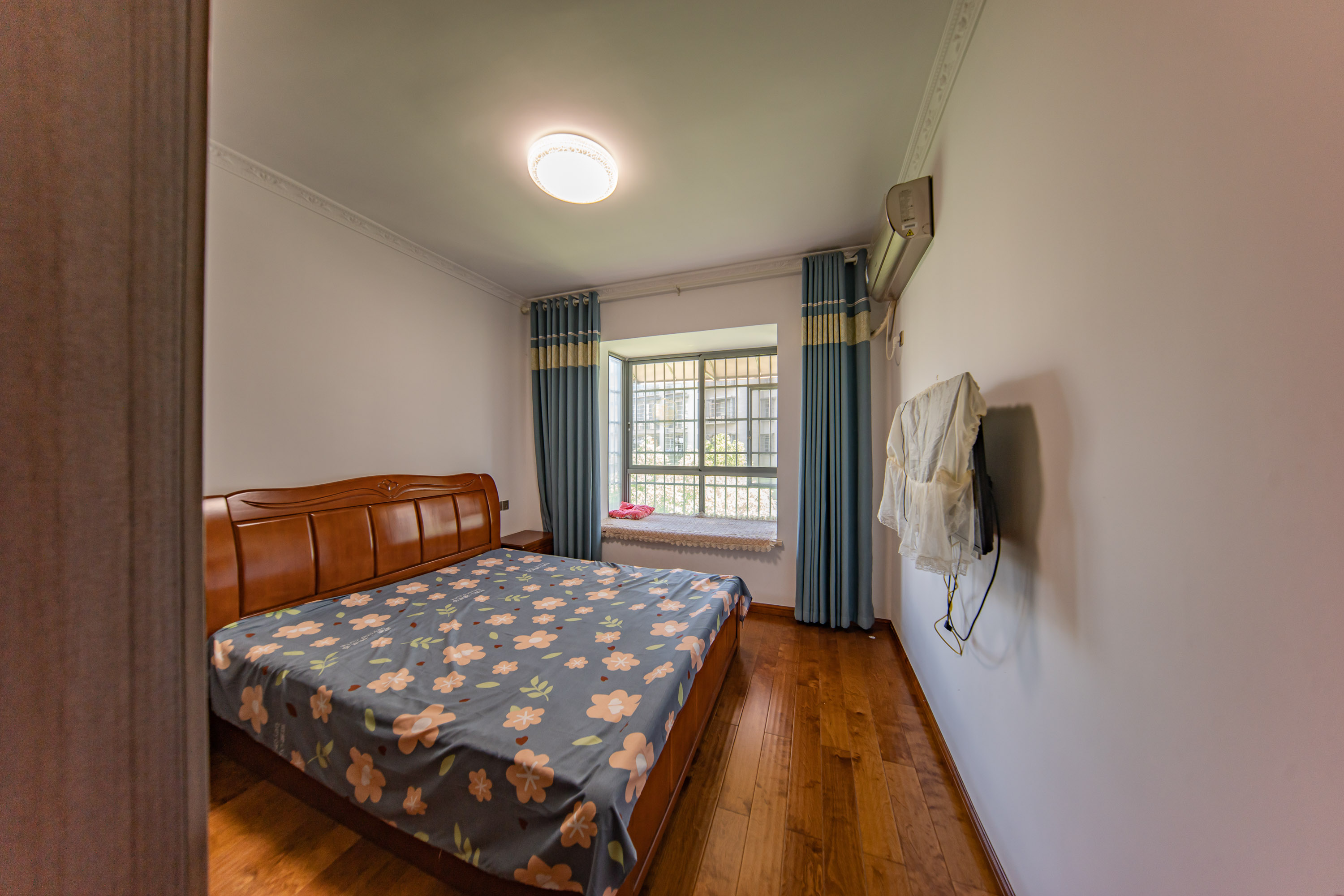 靳江明珠  4室2厅2卫    130.0万 靳江明珠  4室2厅2卫    130.0万卧室