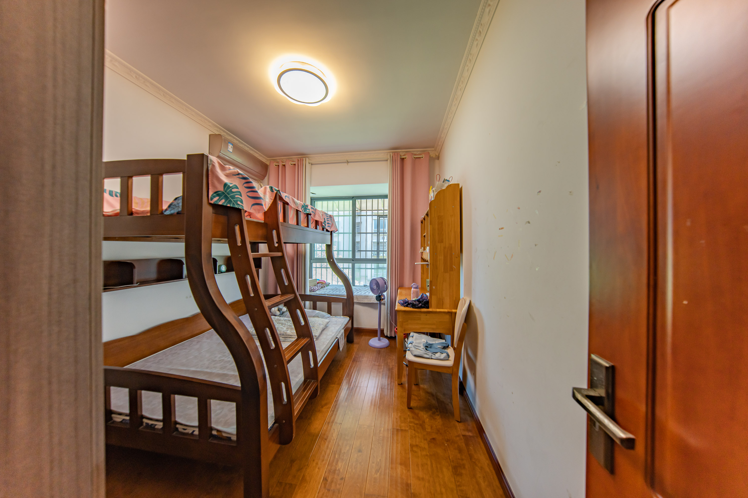 靳江明珠  4室2厅2卫    130.0万 靳江明珠  4室2厅2卫    130.0万卧室