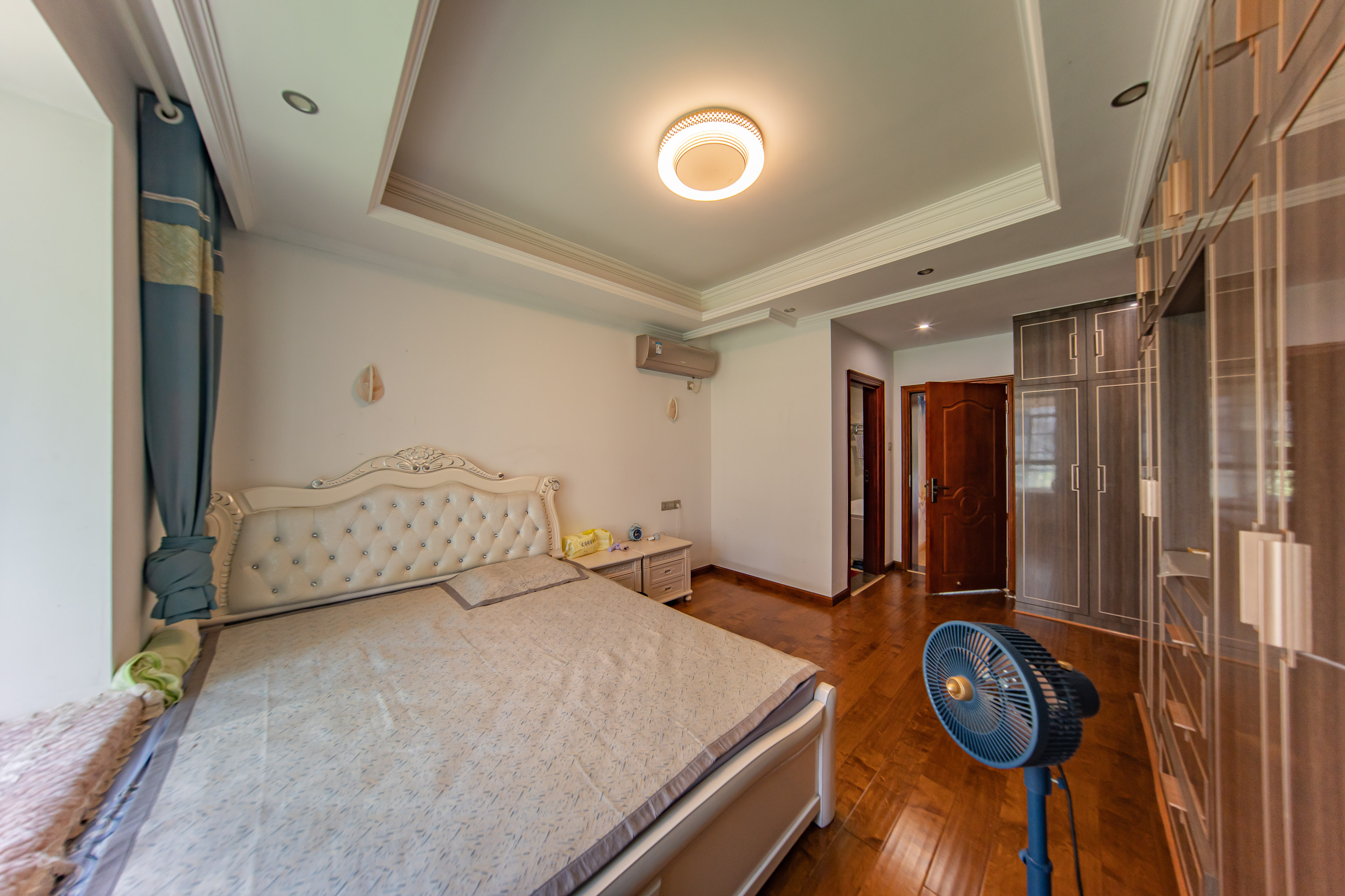 靳江明珠  4室2厅2卫    130.0万 靳江明珠  4室2厅2卫    130.0万卧室