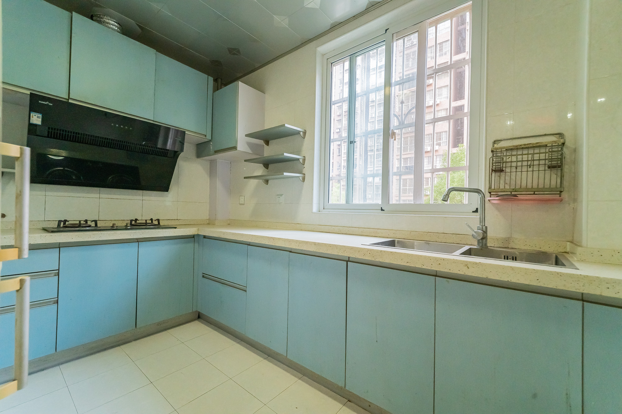 彩都公寓  3室2厅2卫    76.0万厨房