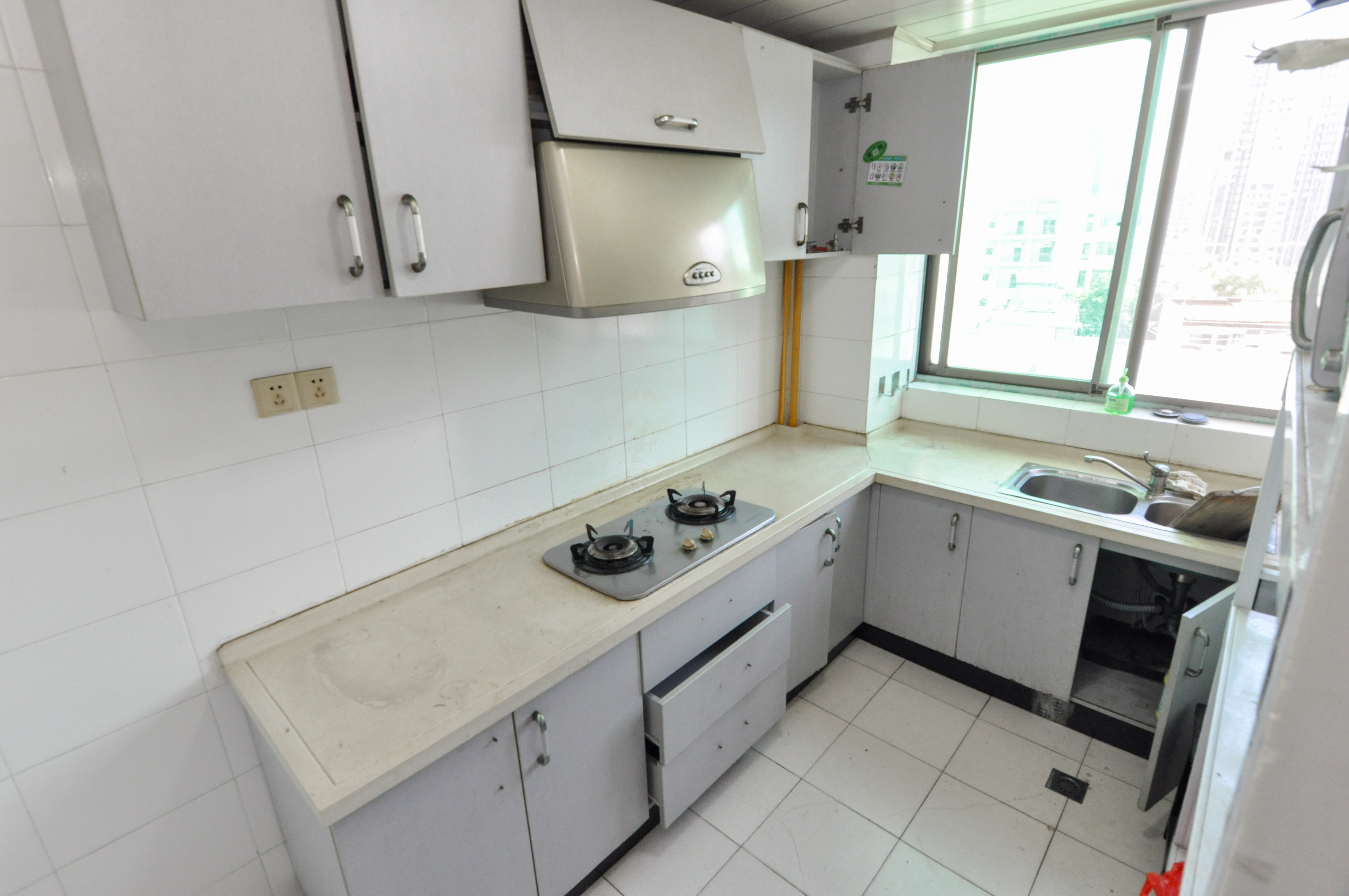 裕园大厦 3室2厅1卫 87.0万 裕园大厦 3室2厅1卫 87.0万厨房