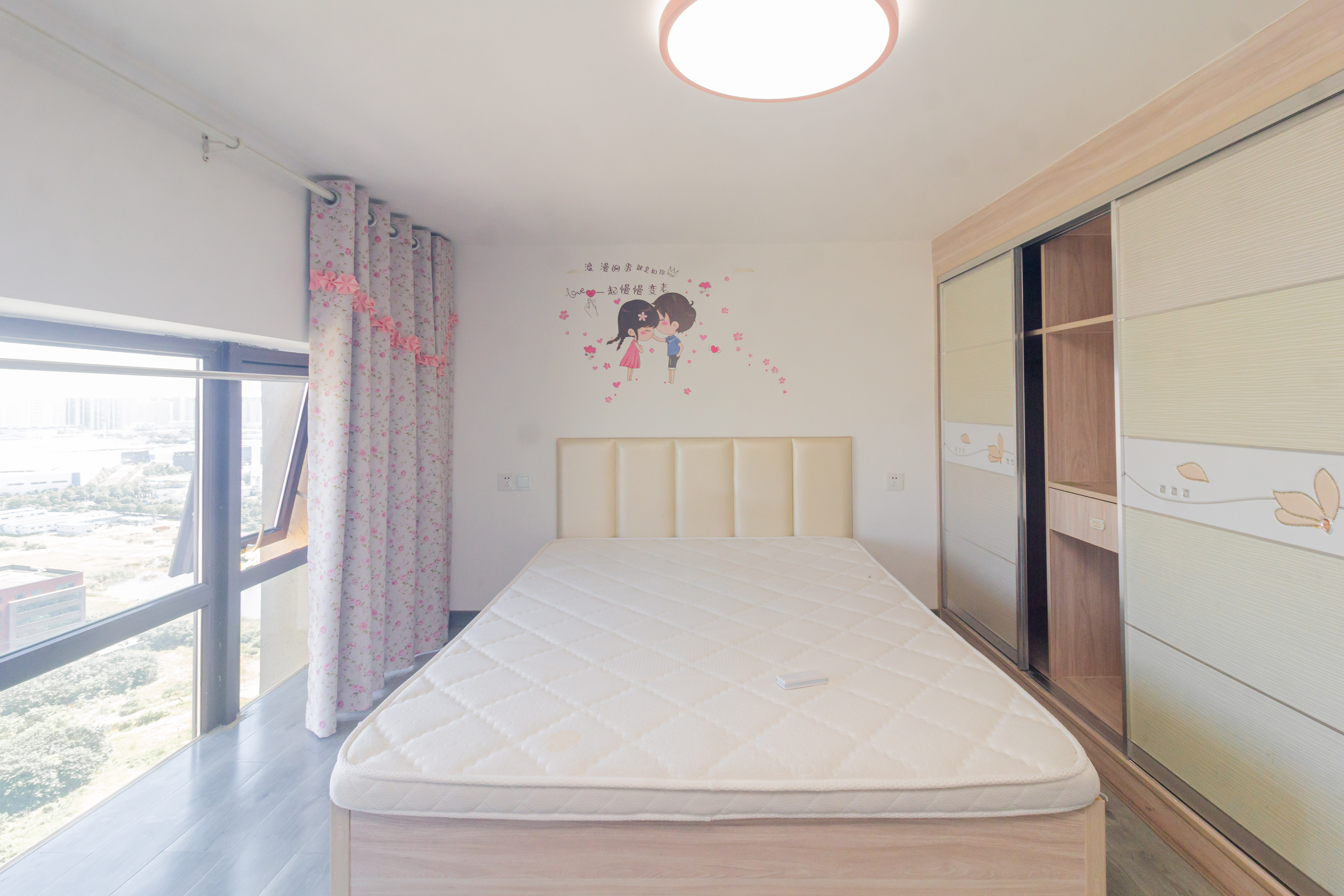 东方美地  2室1厅1卫   53.80万卧室