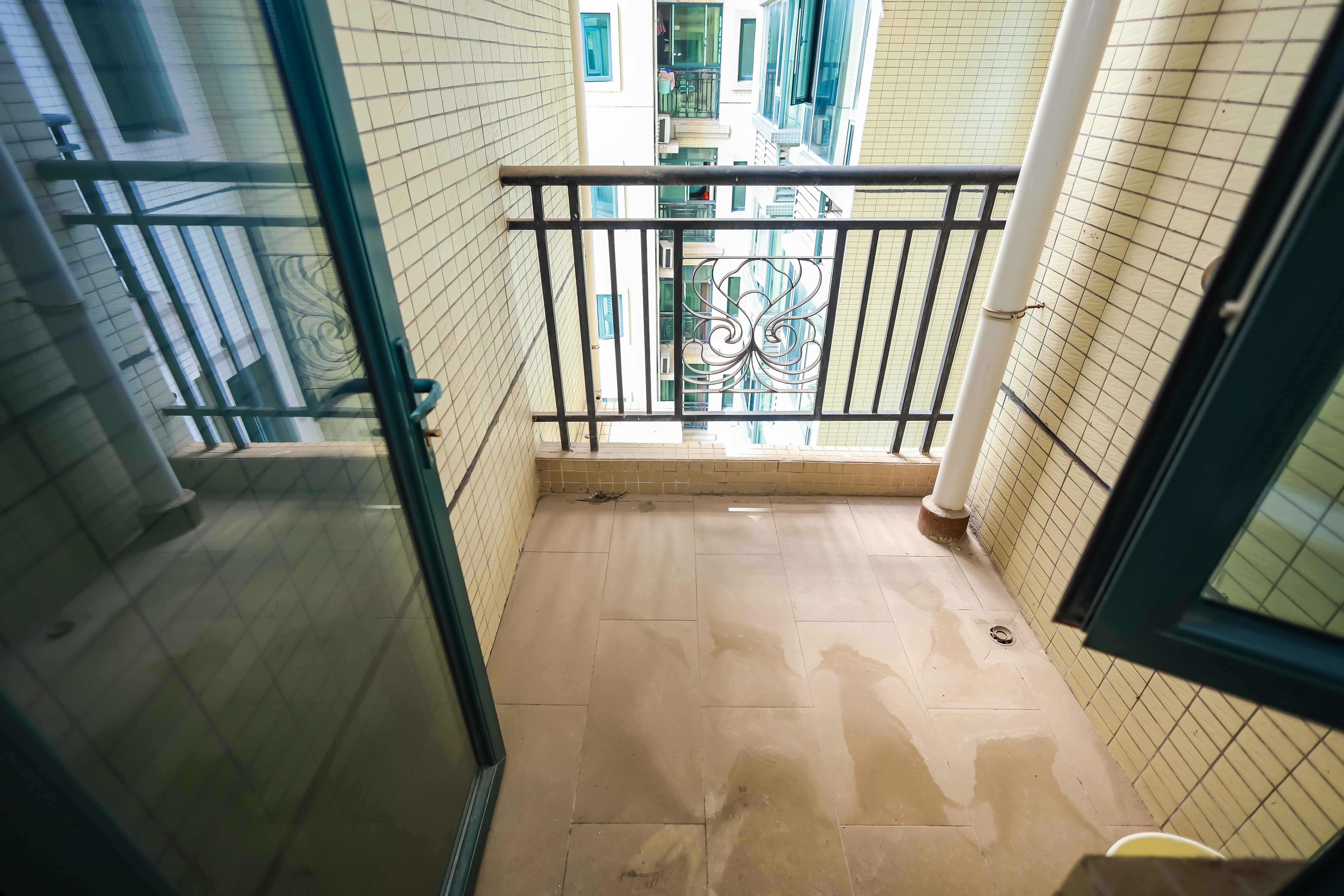 恒大华府  2室2厅1卫   139.30万阳台