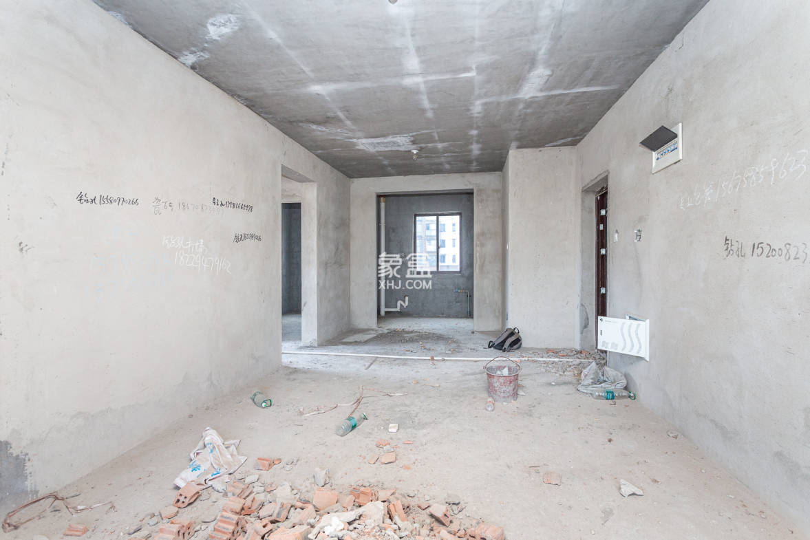 乾源国际 3室2厅2卫 59.0万 乾源国际 3室2厅2卫 59.0万客厅