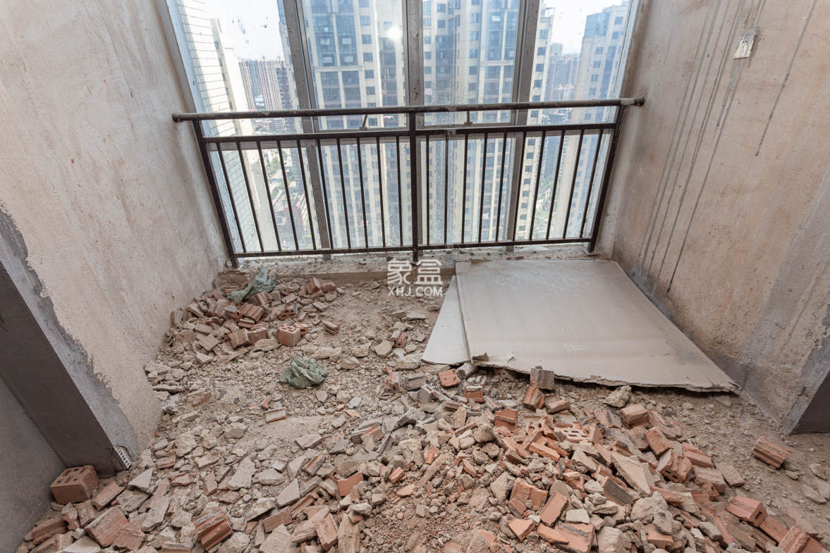 乾源国际 3室2厅2卫 59.0万 乾源国际 3室2厅2卫 59.0万阳台