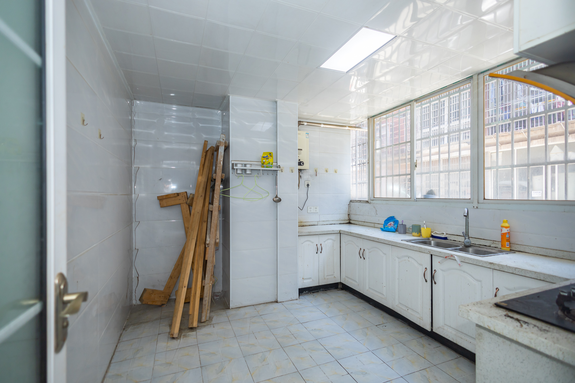 湘绣城  5室2厅1卫    88.0万厨房