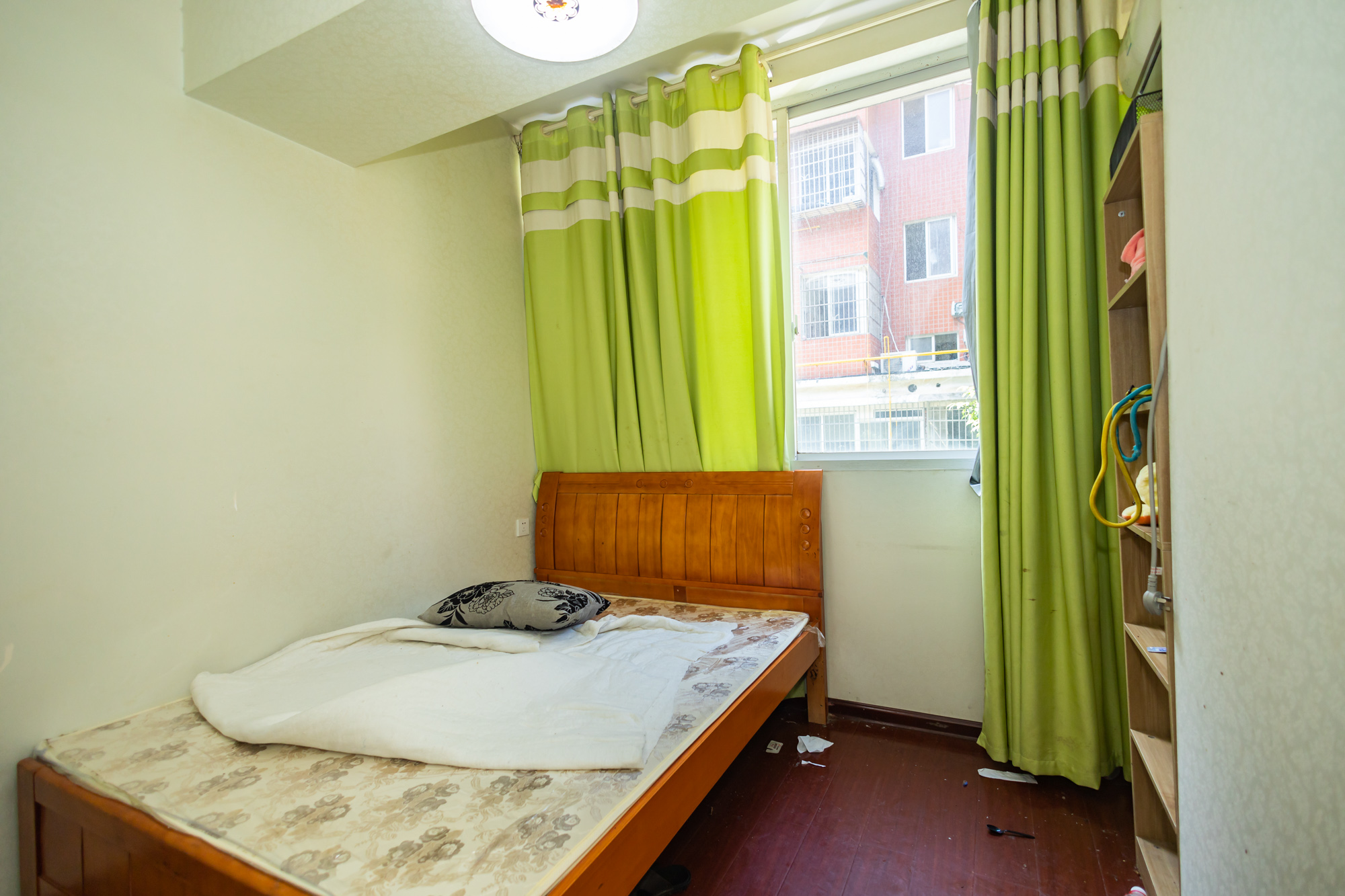 湘绣城  5室2厅1卫    88.0万卧室