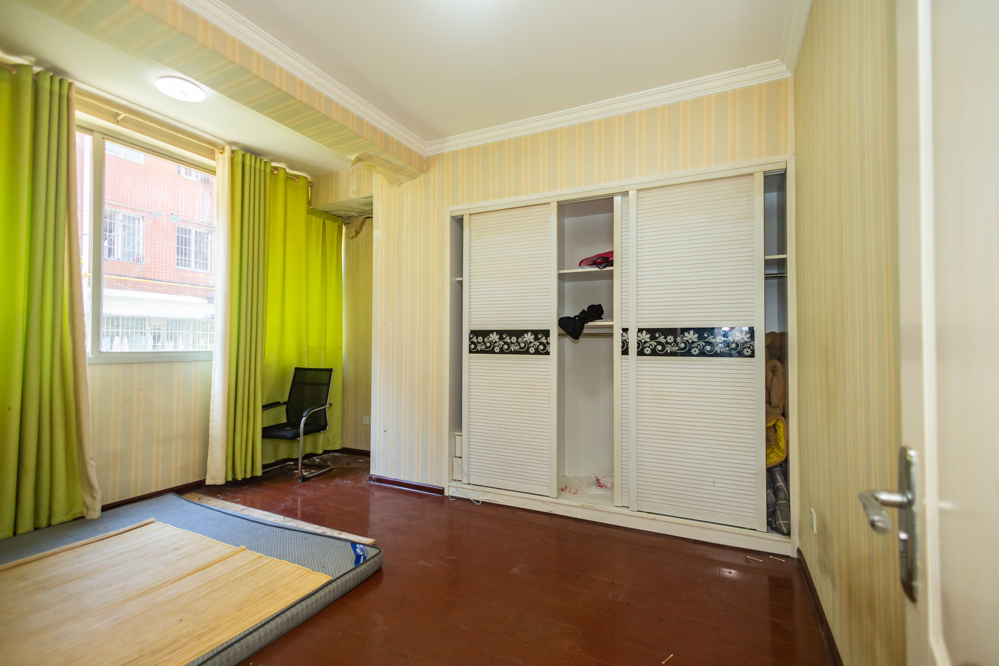 湘绣城  5室2厅1卫    88.0万卧室