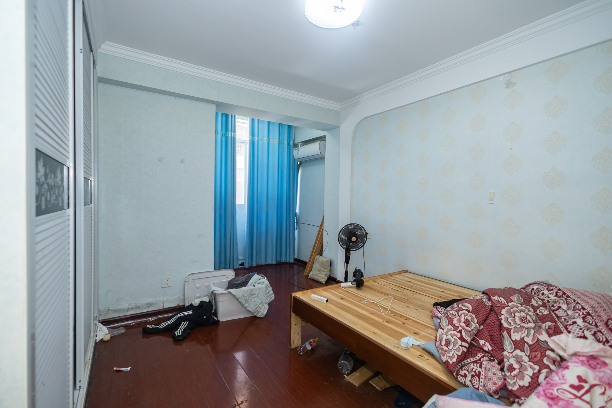 湘绣城  5室2厅1卫    88.0万卧室