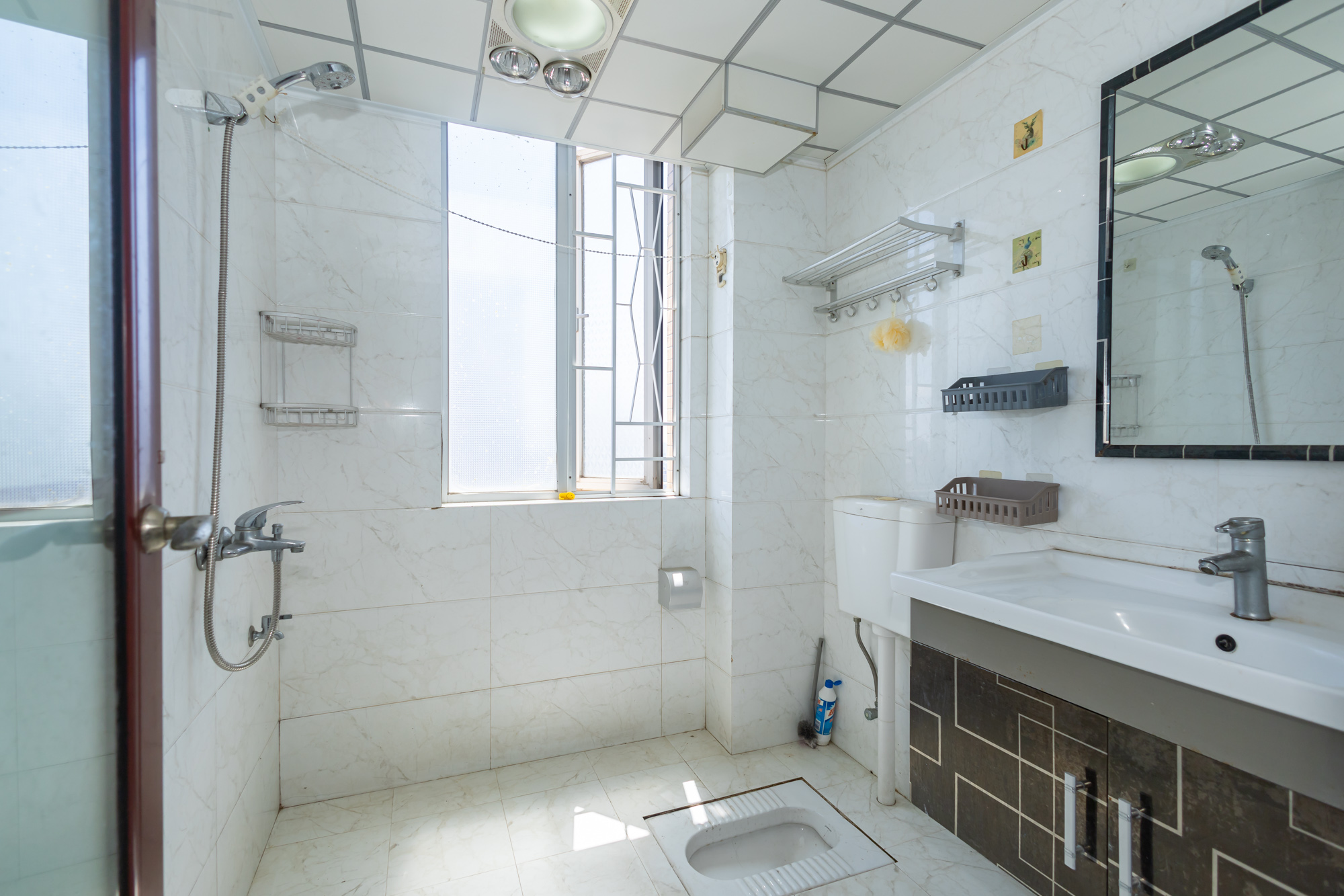 恒广国际景园一二区  1室2厅1卫    61.8万 恒广国际景园一二区  1室2厅1卫    61.8万卫生间