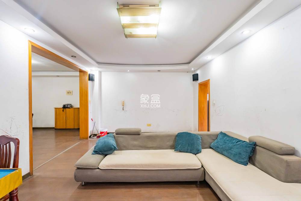 建湘新村  4室2厅2卫   86.00万