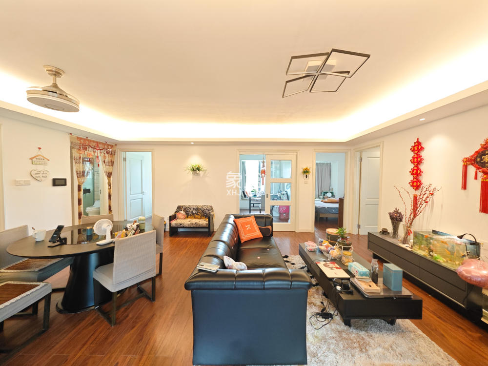 万科魅力之城锋镜里  4室2厅2卫    148.0万