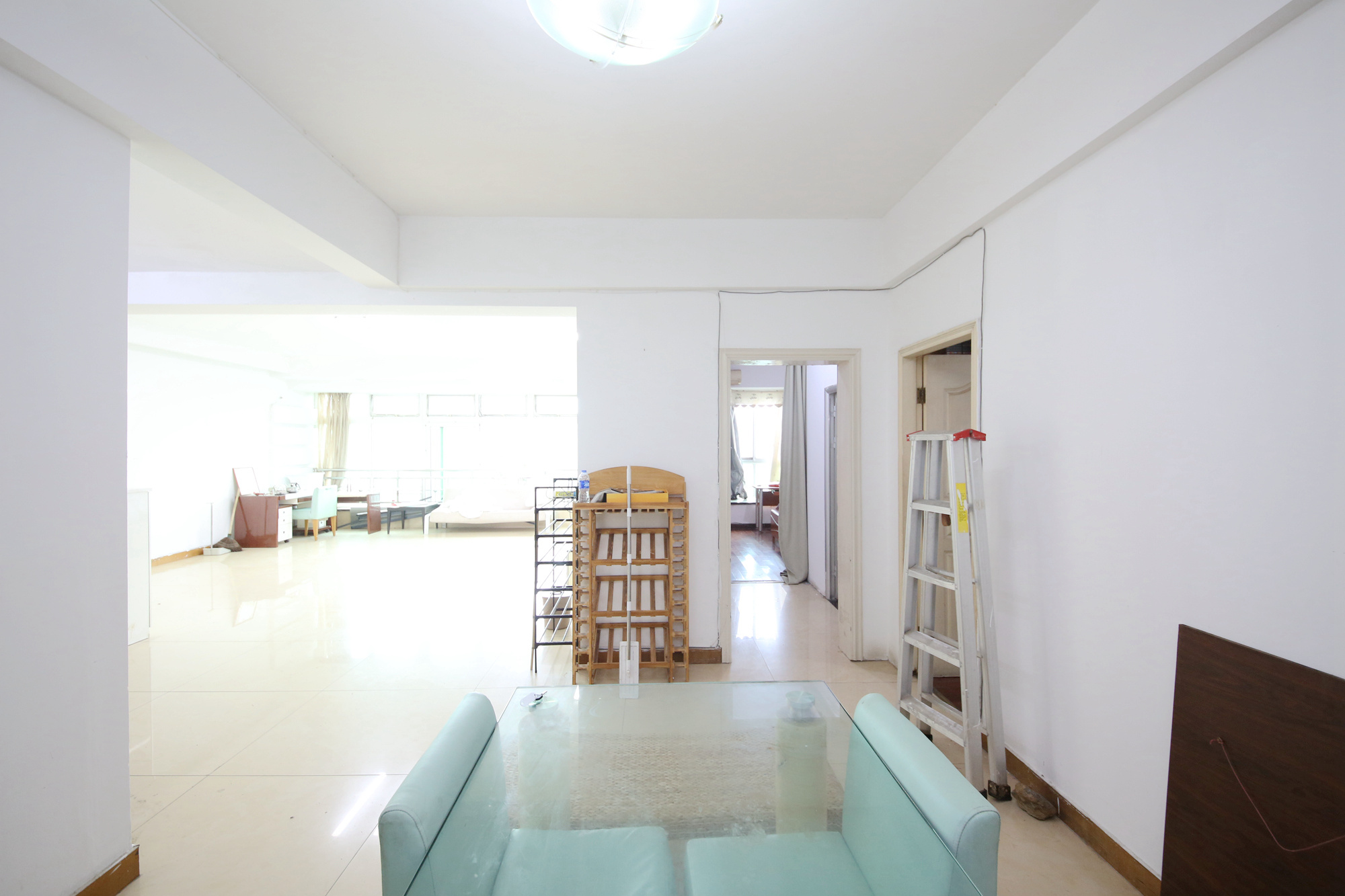 京电花园  4室2厅2卫   219.00万客厅
