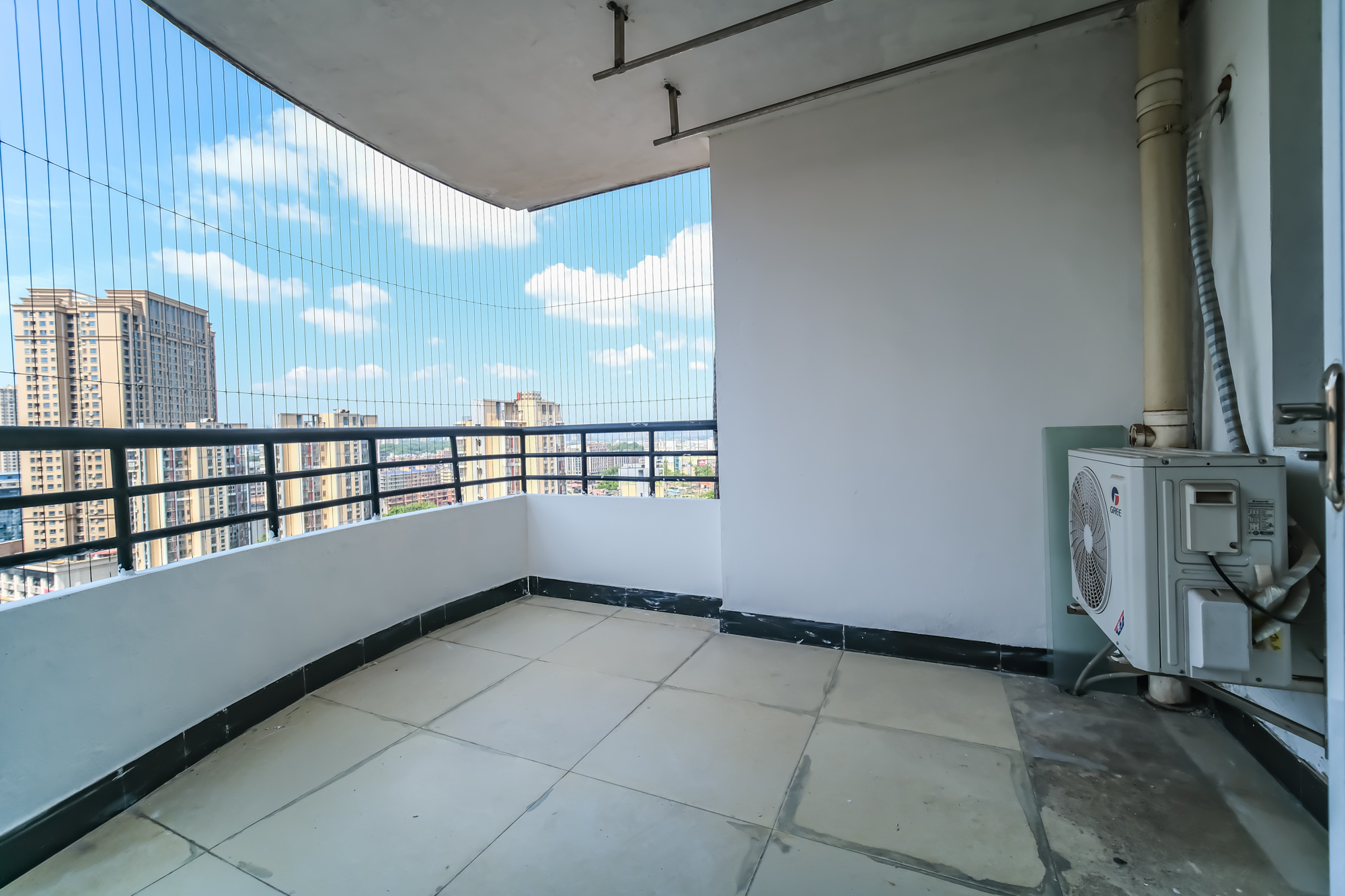 红树湾 1室2厅2卫 115.0万 红树湾 1室2厅2卫 115.0万阳台