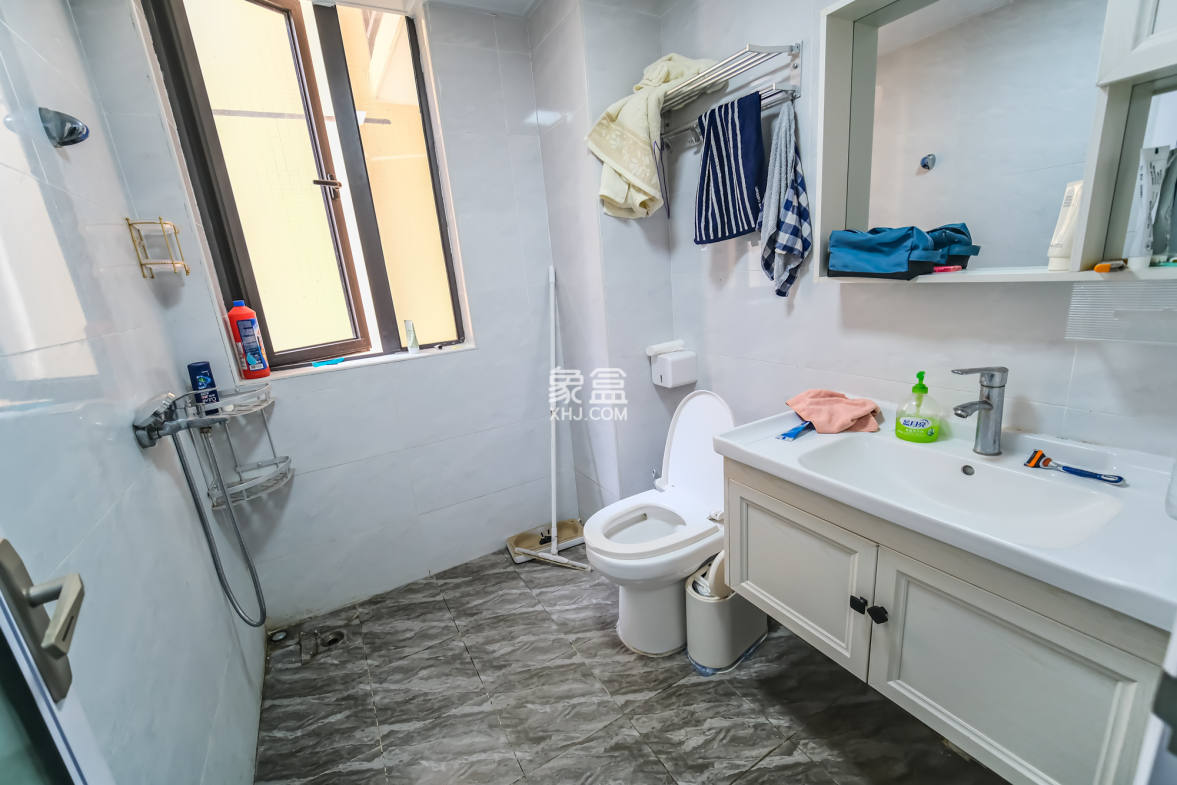 星雅美辰 3室2厅2卫 100.00万 星雅美辰 3室2厅2卫 100.00万卫生间