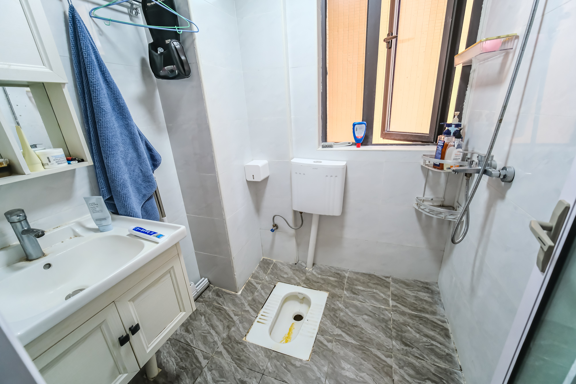 星雅美辰 3室2厅2卫 100.00万 星雅美辰 3室2厅2卫 100.00万卫生间