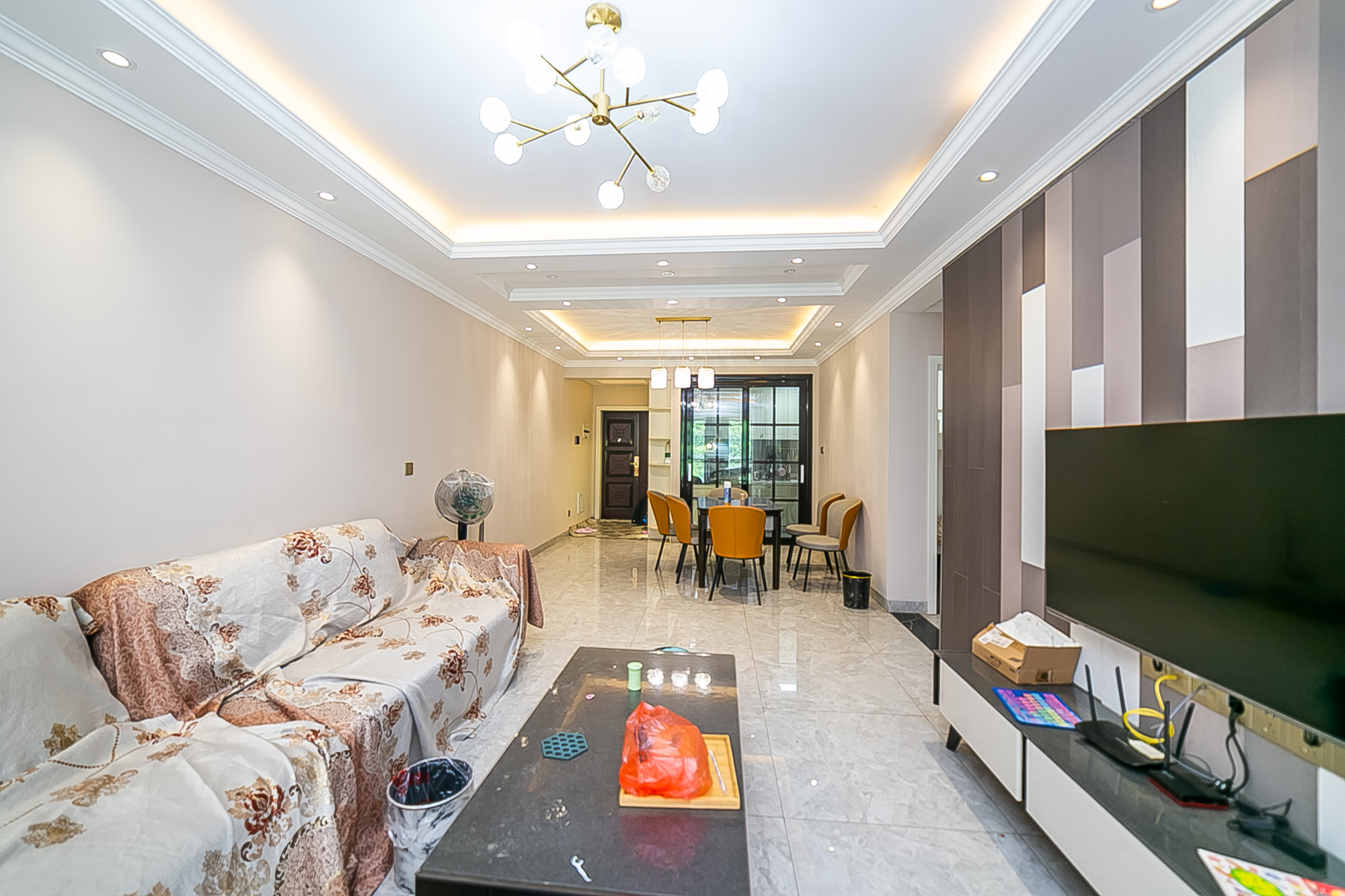 荣悦台  2室2厅1卫    148.0万 荣悦台  2室2厅1卫    148.0万客厅