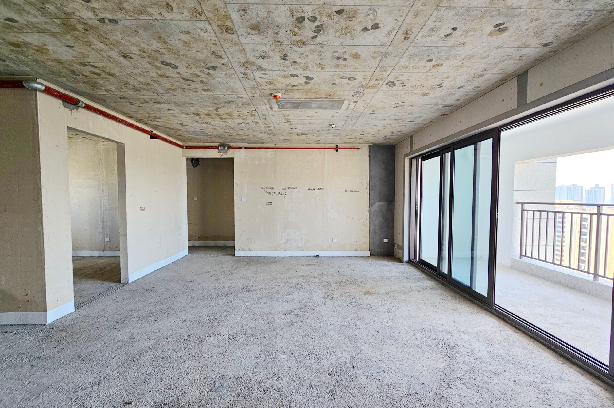 阳光城尚东湾嘉林苑 4室2厅1卫 118.0万 阳光城尚东湾嘉林苑 4室2厅1卫 118.0万客厅