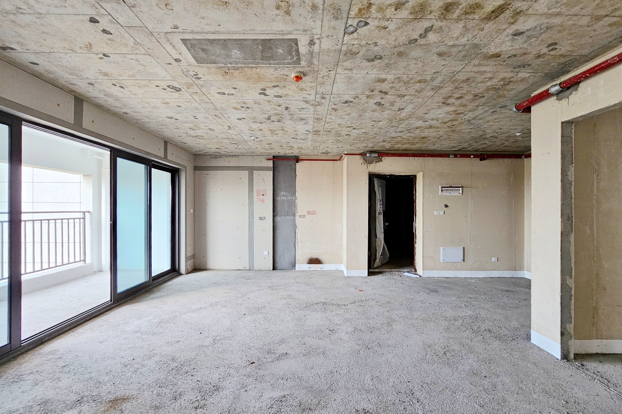 阳光城尚东湾嘉林苑 4室2厅1卫 118.0万 阳光城尚东湾嘉林苑 4室2厅1卫 118.0万客厅