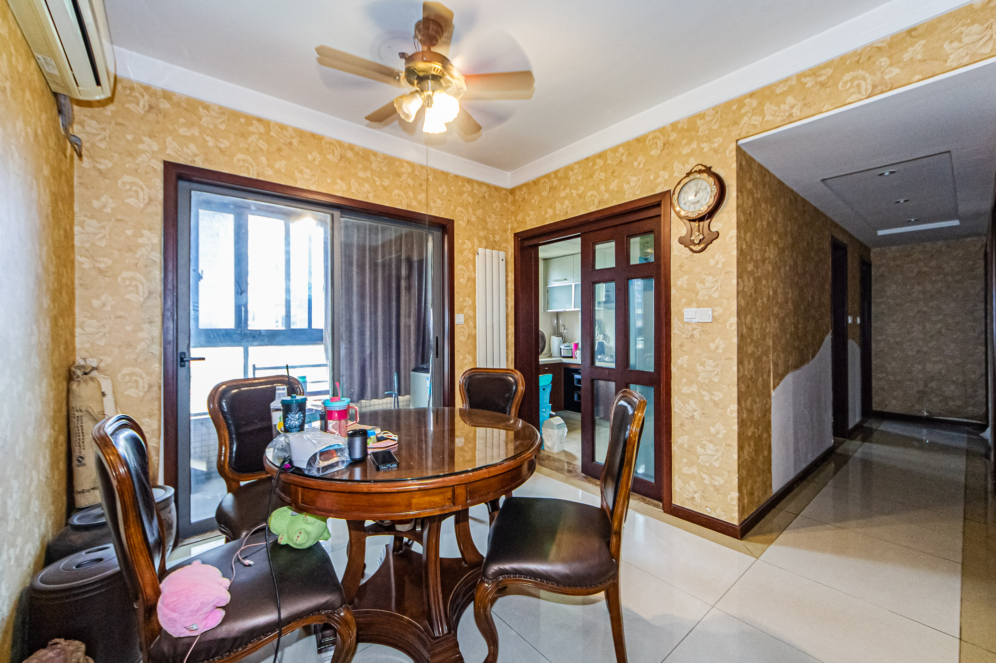 珠江花城三期锦鲤  4室2厅2卫    150.0万 珠江花城三期锦鲤  4室2厅2卫    150.0万客厅