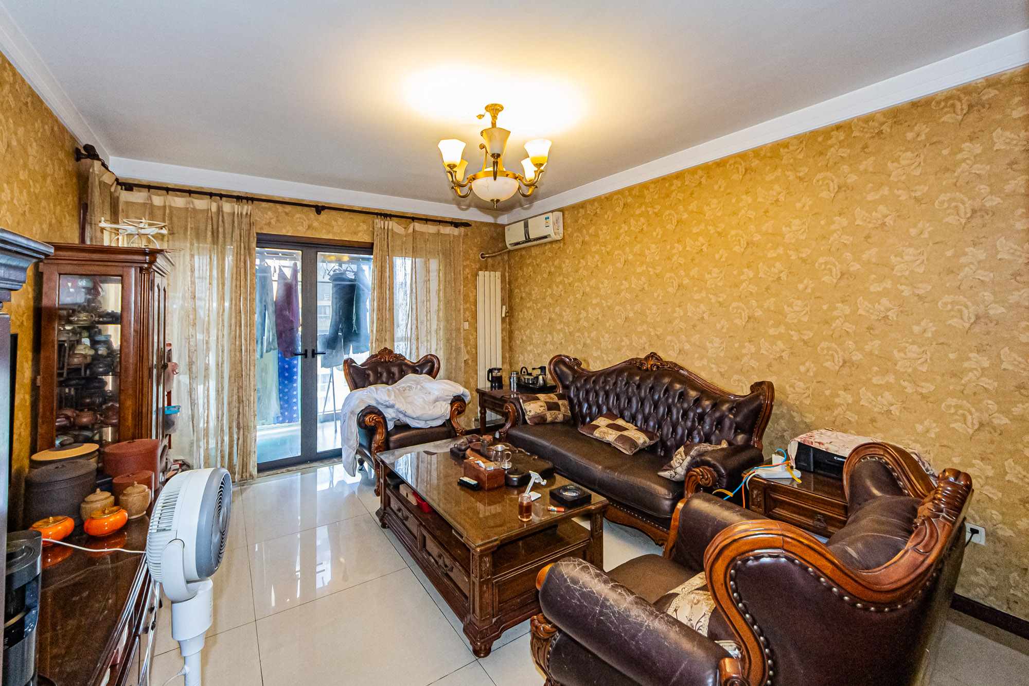 珠江花城三期锦鲤  4室2厅2卫    150.0万 珠江花城三期锦鲤  4室2厅2卫    150.0万客厅