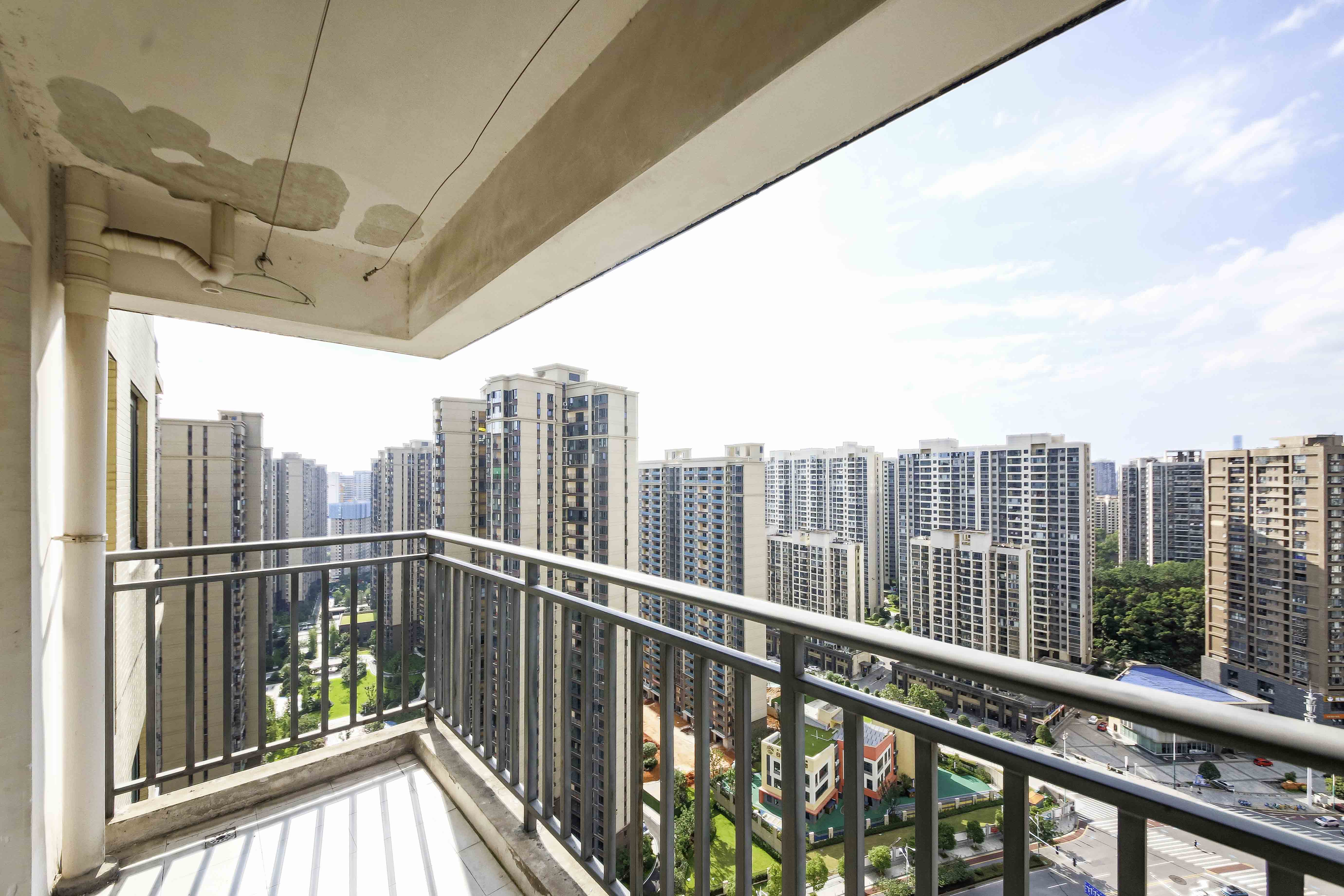 丽水熙园  3室2厅2卫   111.00万阳台