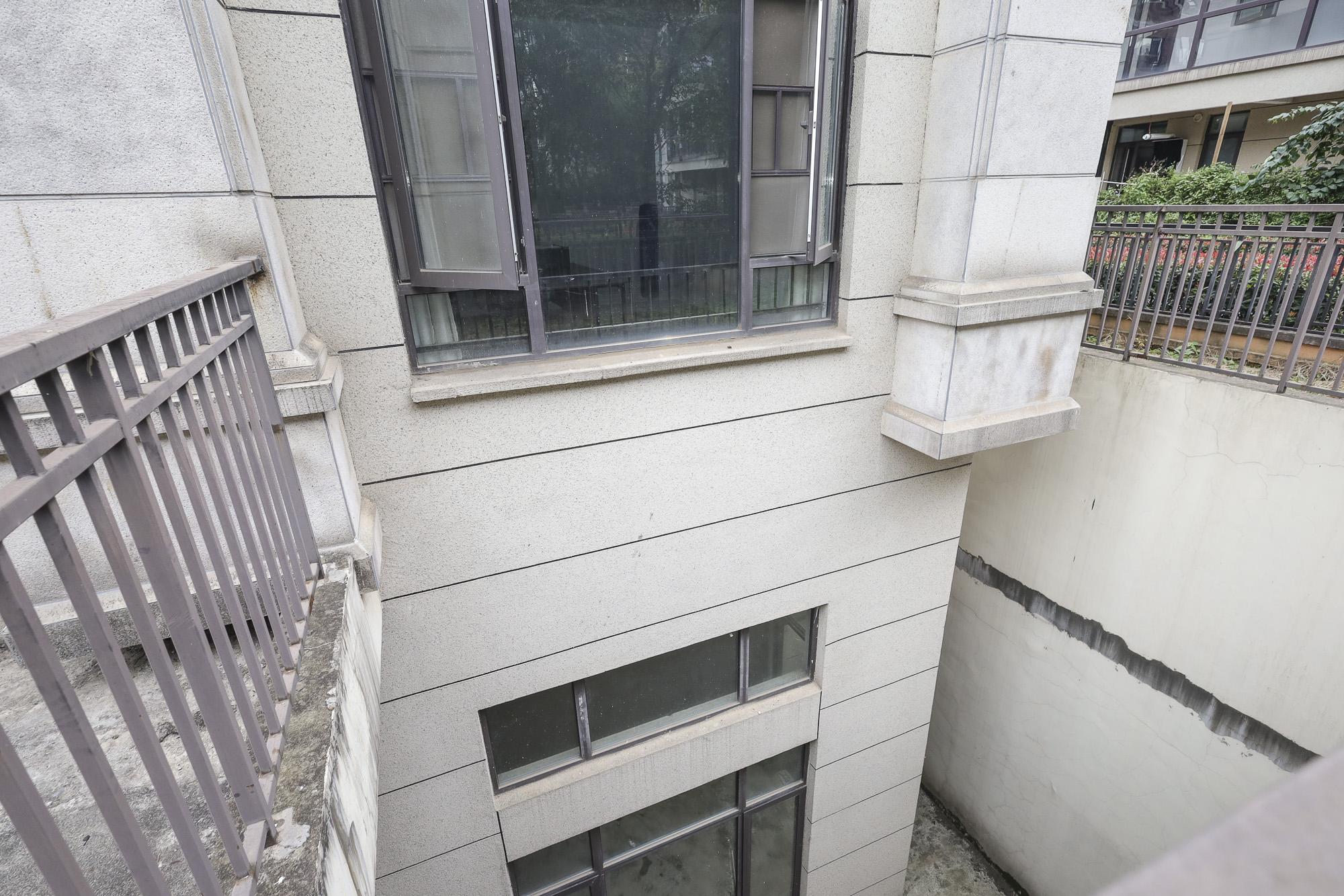 绿地海外滩一期  4室2厅2卫   295.00万其他