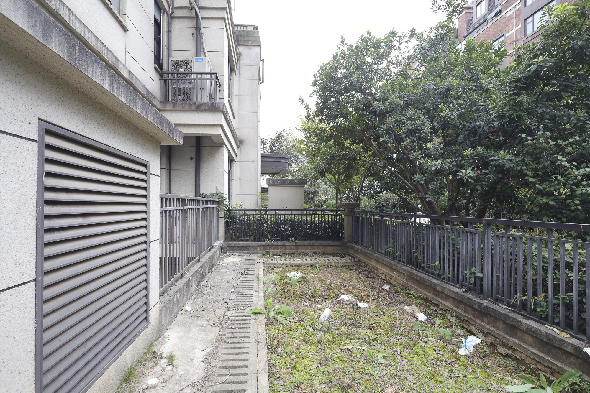 绿地海外滩一期  4室2厅2卫   295.00万其他