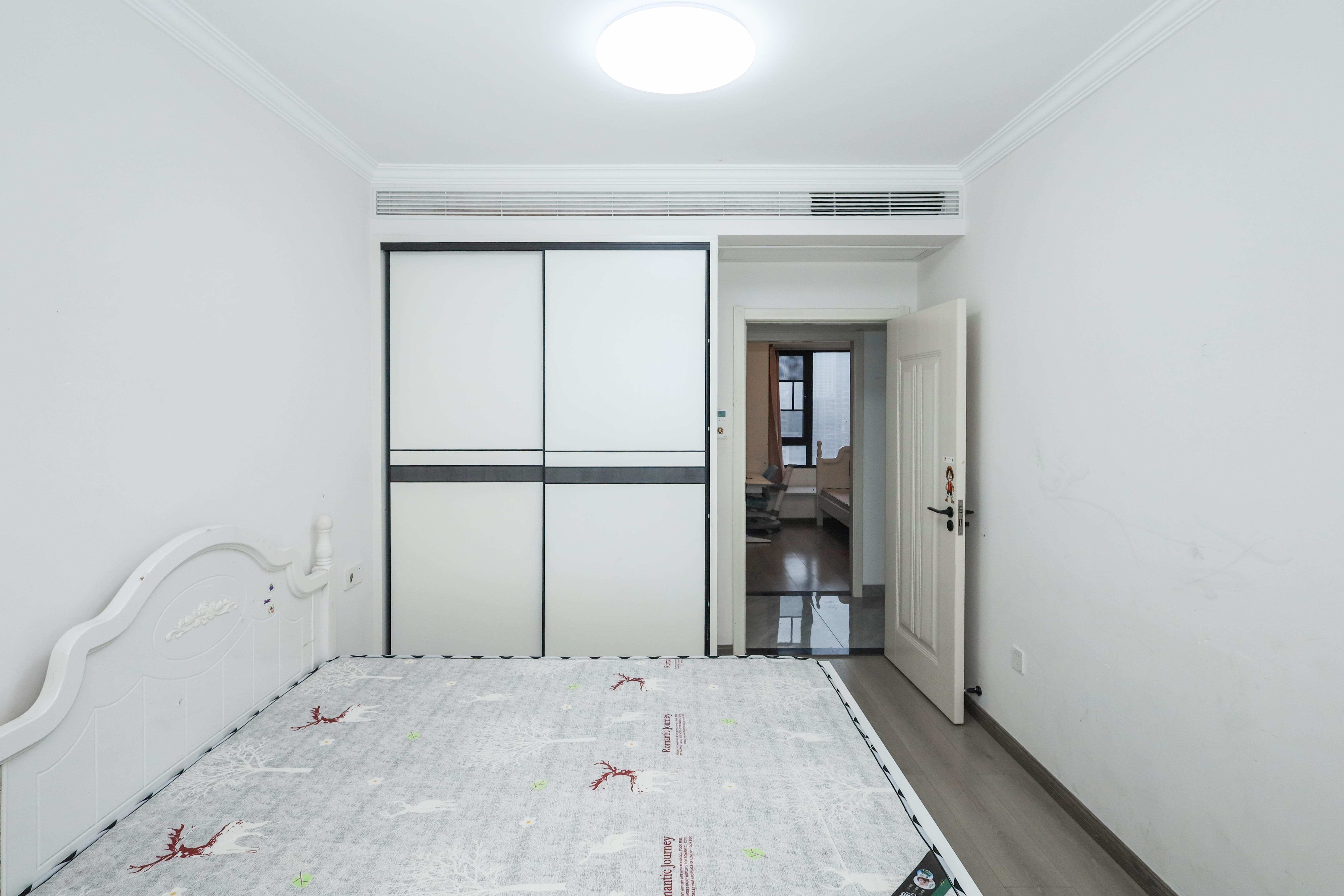 中国铁建梅溪青秀三期  4室2厅2卫   288.00万卧室