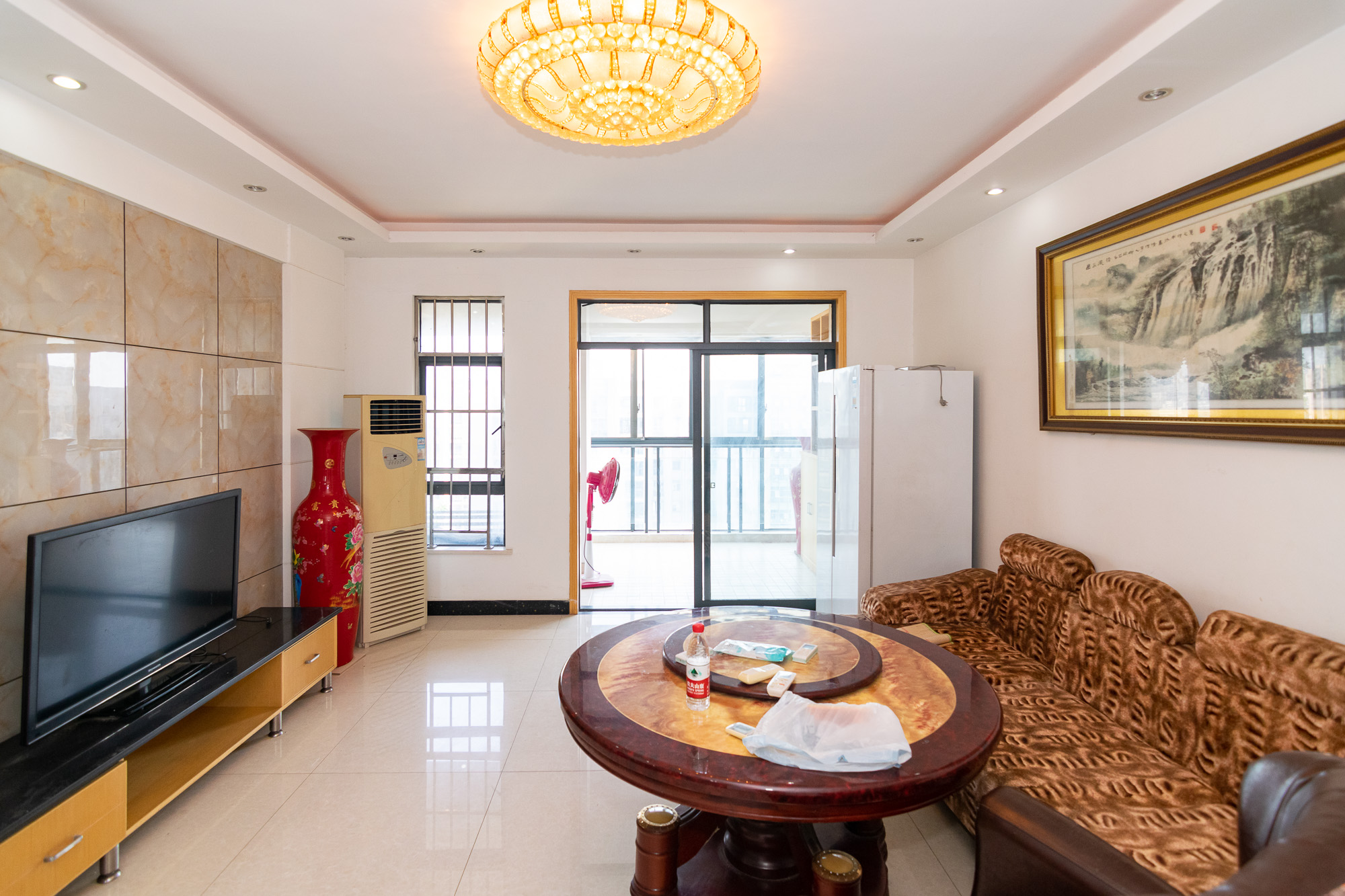 联诚国际城 3室2厅2卫 53.0万 联诚国际城 3室2厅2卫 53.0万客厅