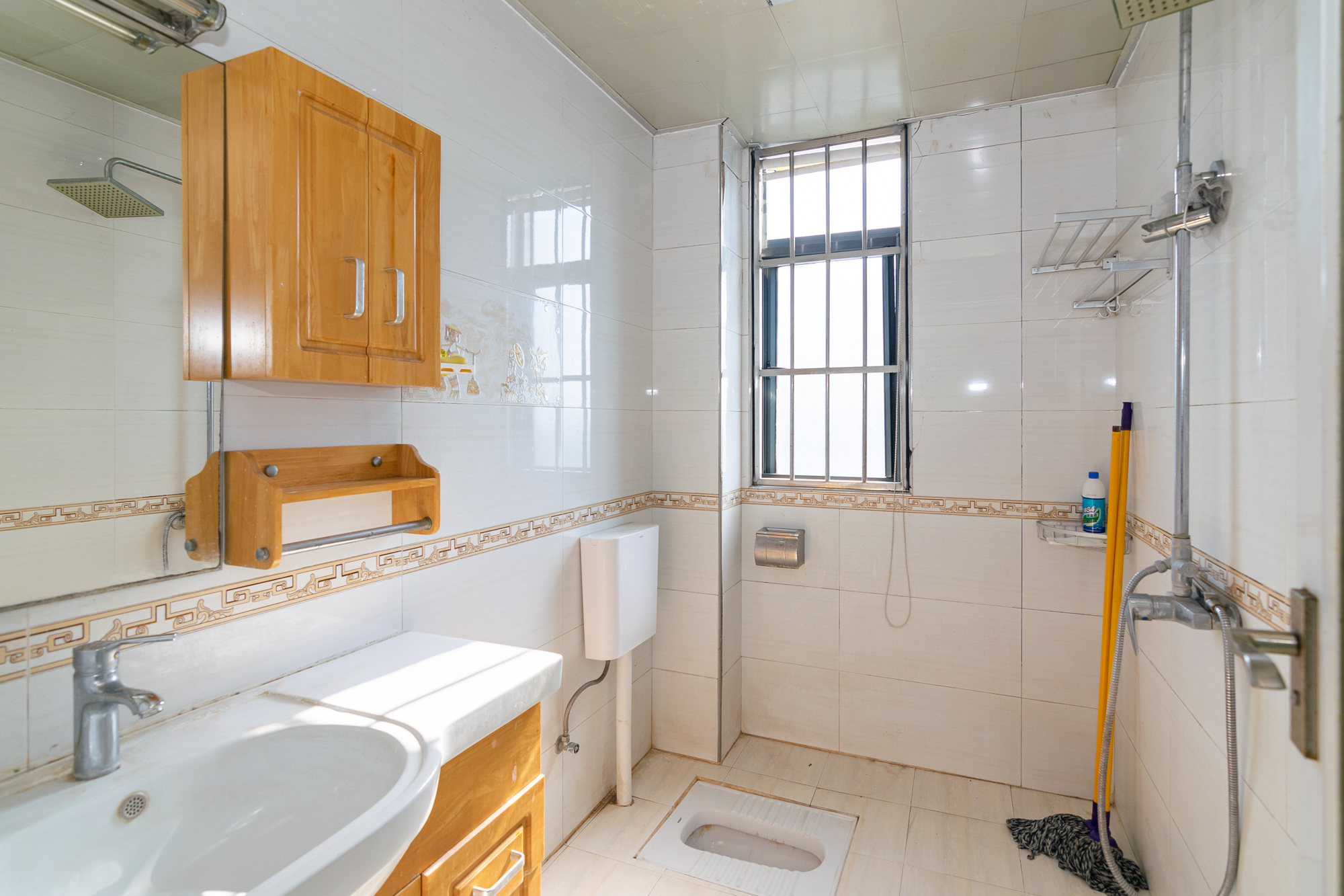 联诚国际城 3室2厅2卫 53.0万 联诚国际城 3室2厅2卫 53.0万卫生间