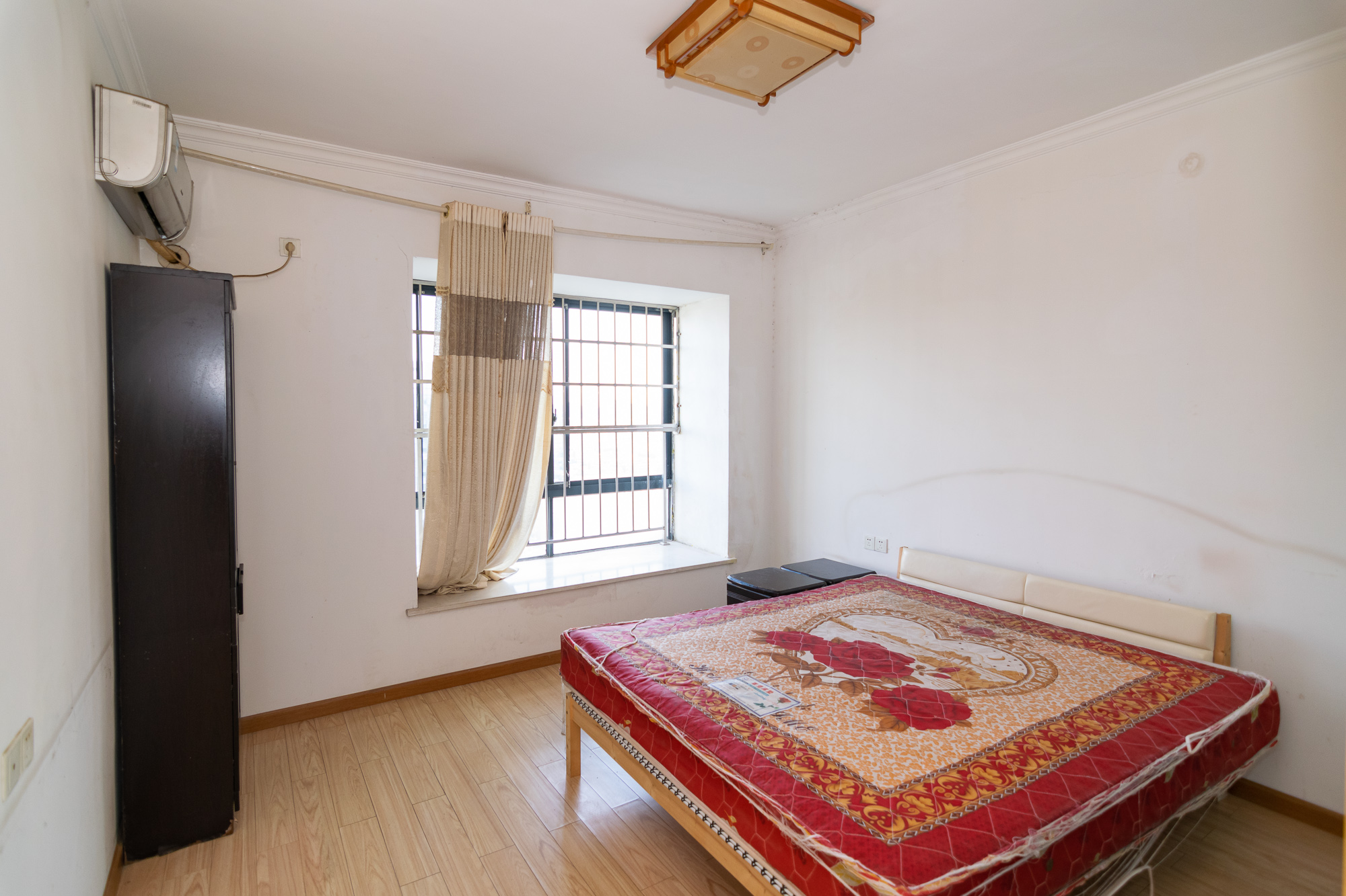 联诚国际城 3室2厅2卫 53.0万 联诚国际城 3室2厅2卫 53.0万卧室