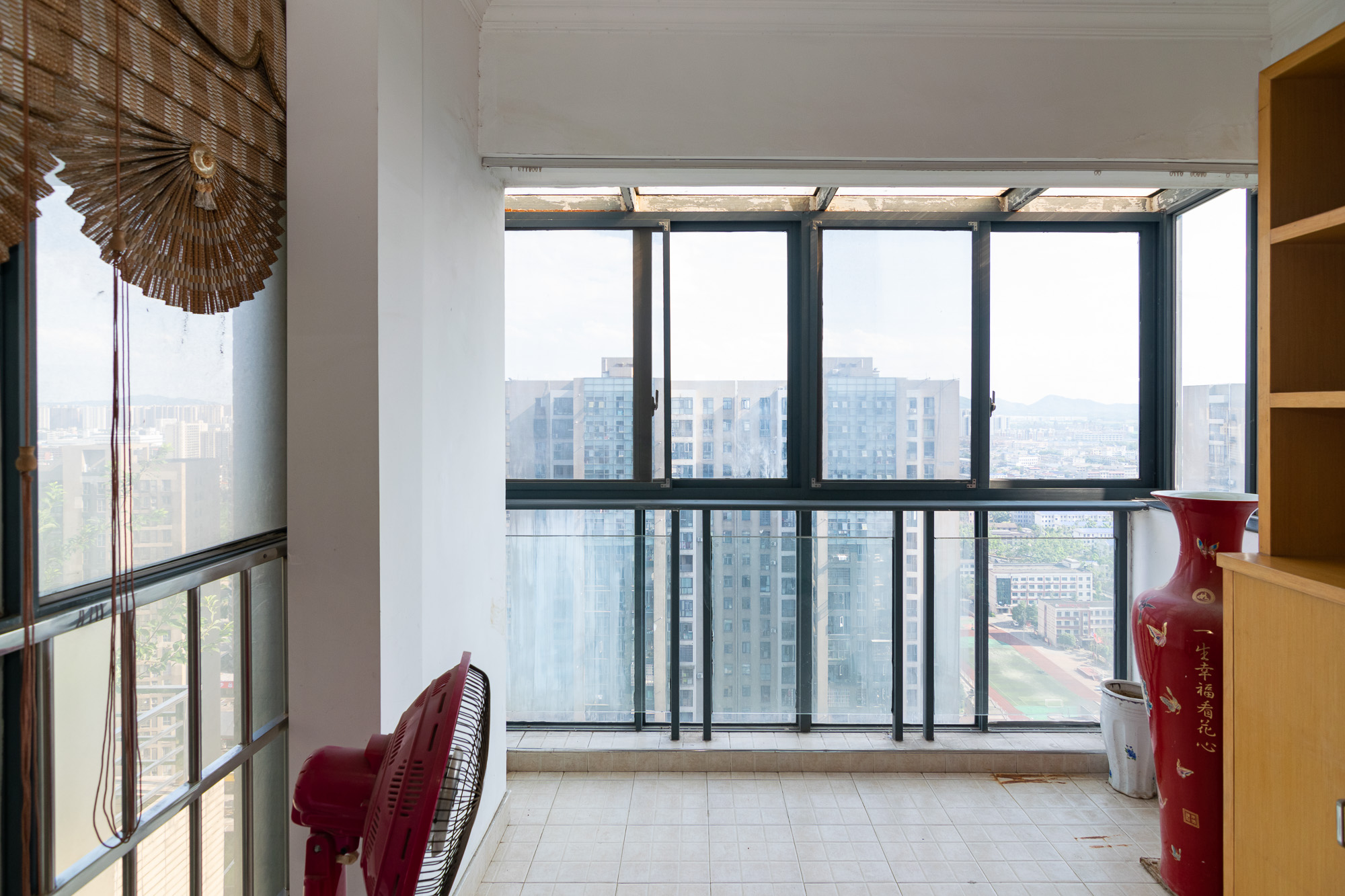 联诚国际城 3室2厅2卫 53.0万 联诚国际城 3室2厅2卫 53.0万阳台