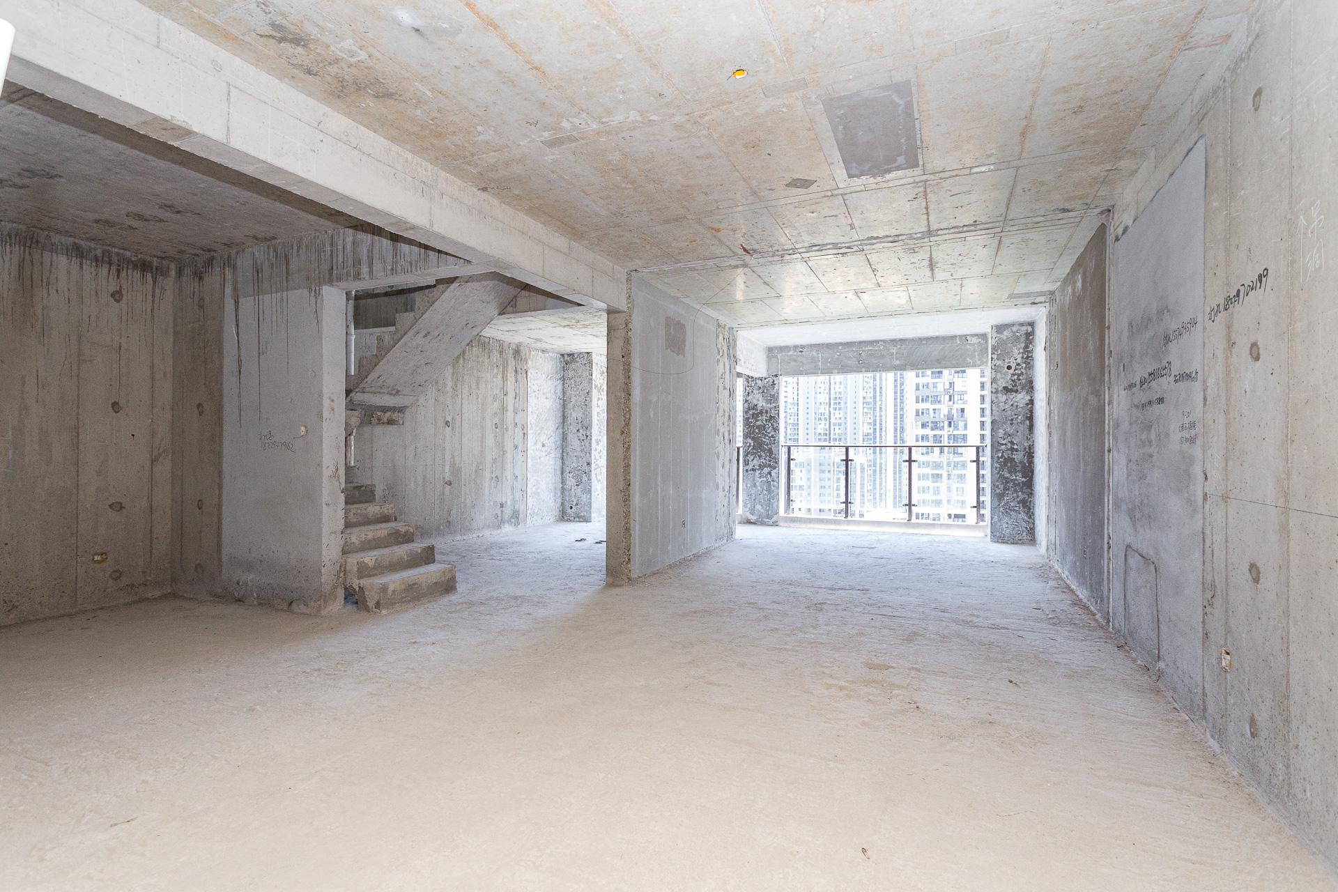 润和湘江天地C区 4室2厅2卫 125.0万 润和湘江天地C区 4室2厅2卫 125.0万客厅