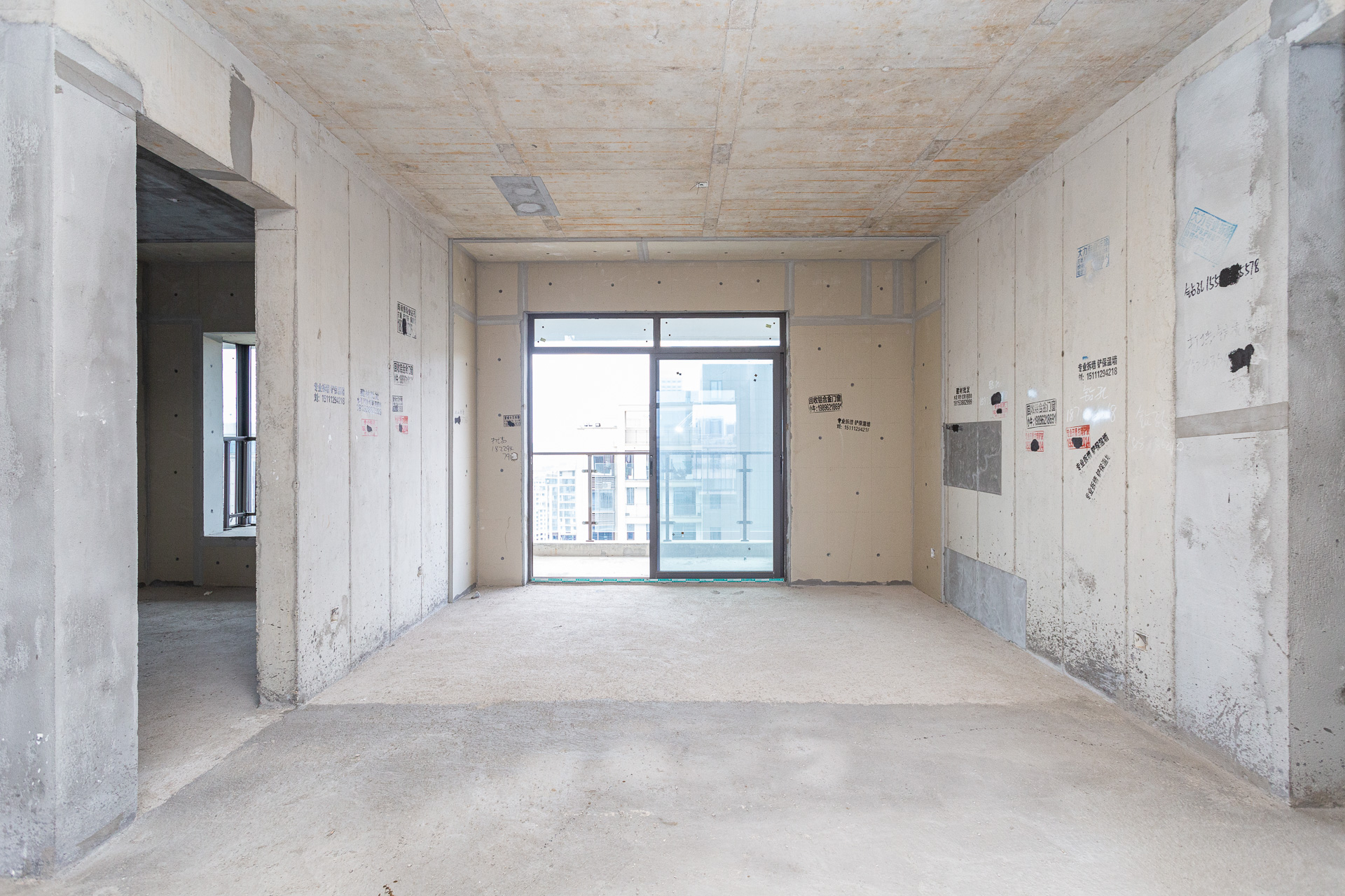 润和湘江天地E区  4室2厅2卫    160.0万 润和湘江天地E区  4室2厅2卫    160.0万客厅