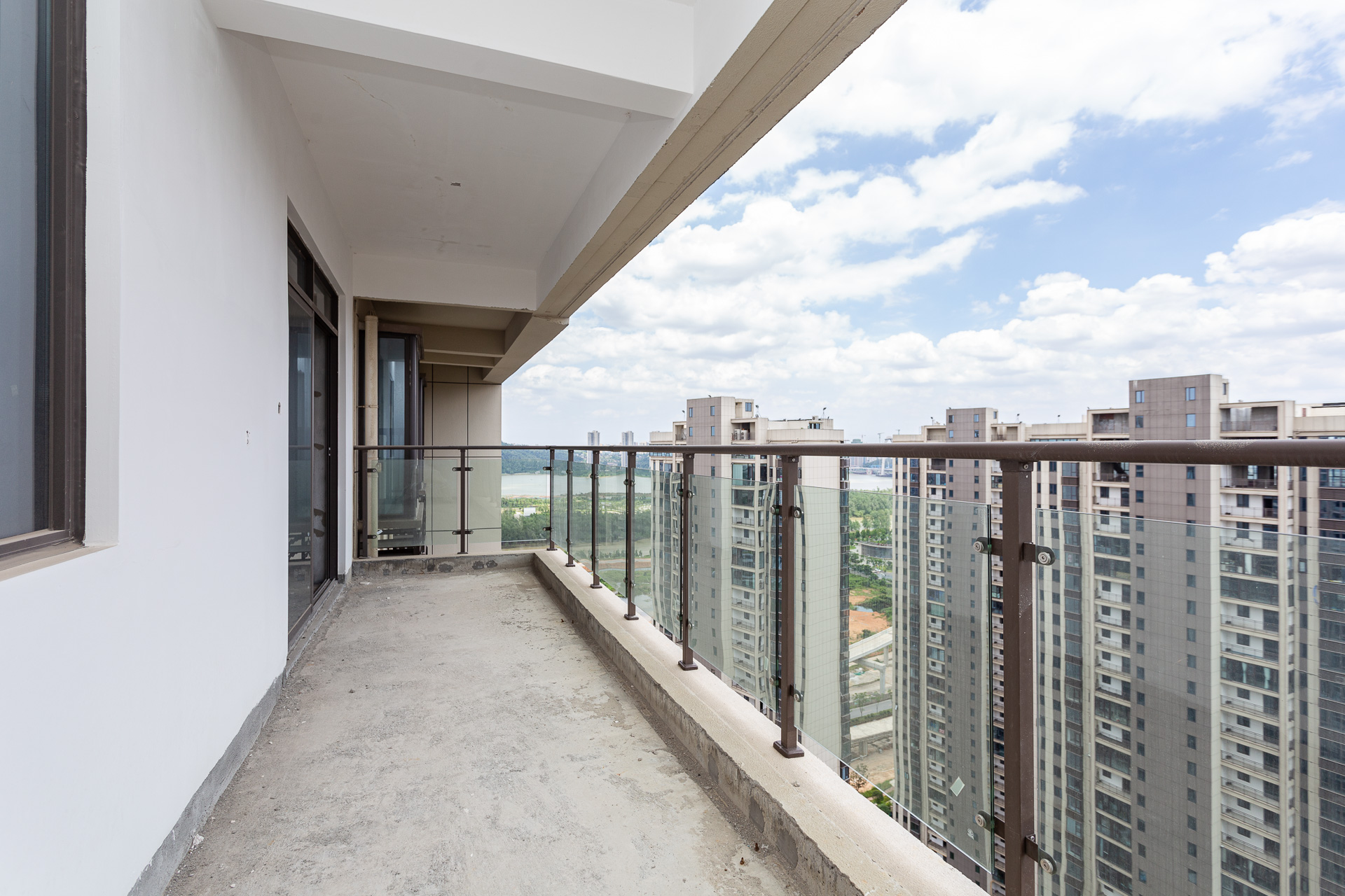 润和湘江天地E区  4室2厅2卫    160.0万 润和湘江天地E区  4室2厅2卫    160.0万阳台