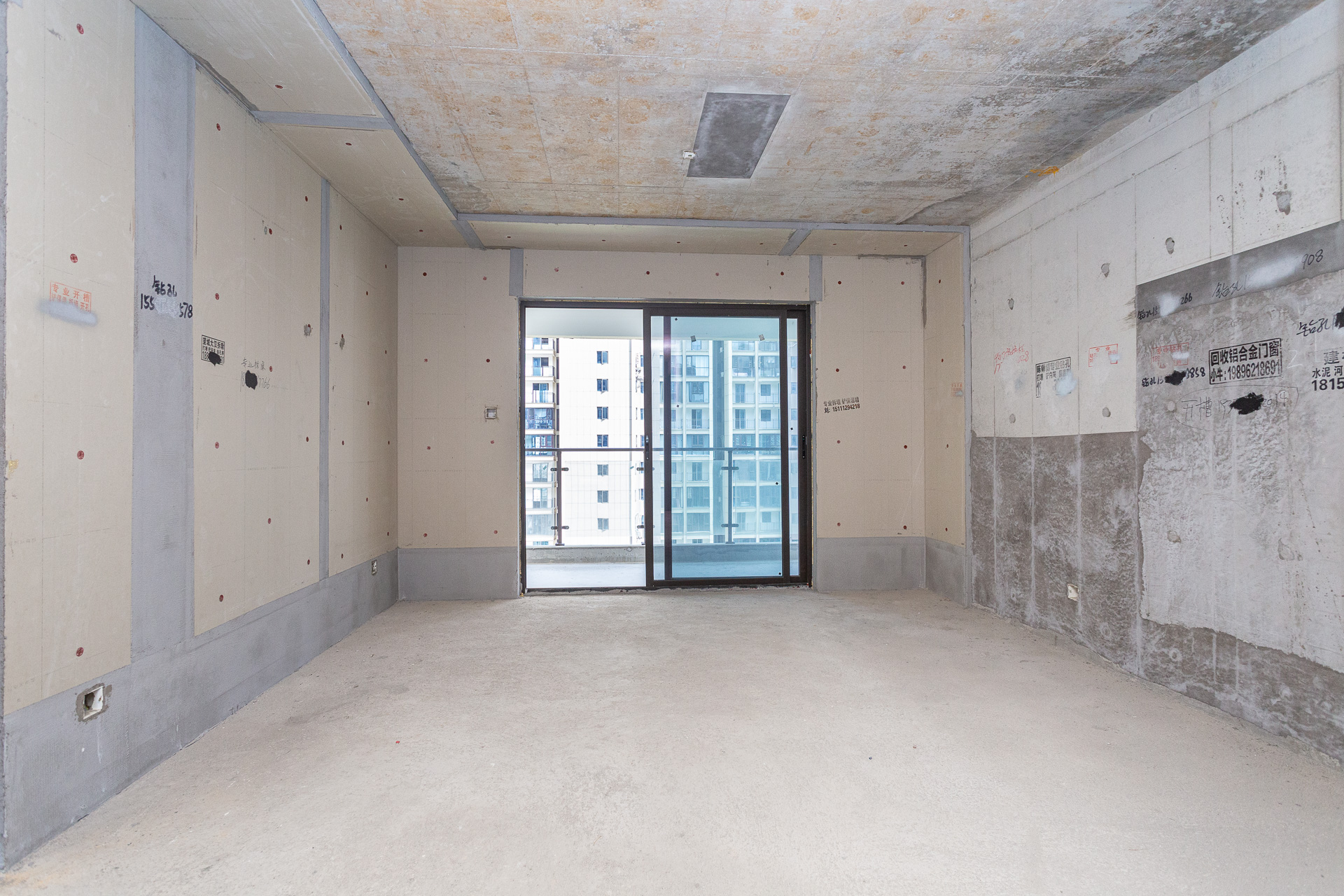 润和湘江天地D区  4室2厅2卫    156.8万 润和湘江天地D区  4室2厅2卫    156.8万客厅