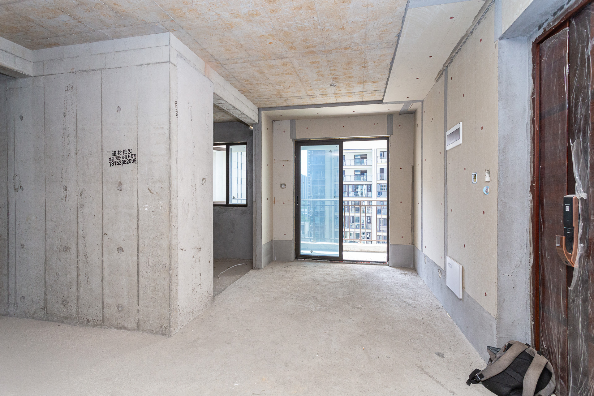 润和湘江天地D区  4室2厅2卫    156.8万 润和湘江天地D区  4室2厅2卫    156.8万客厅