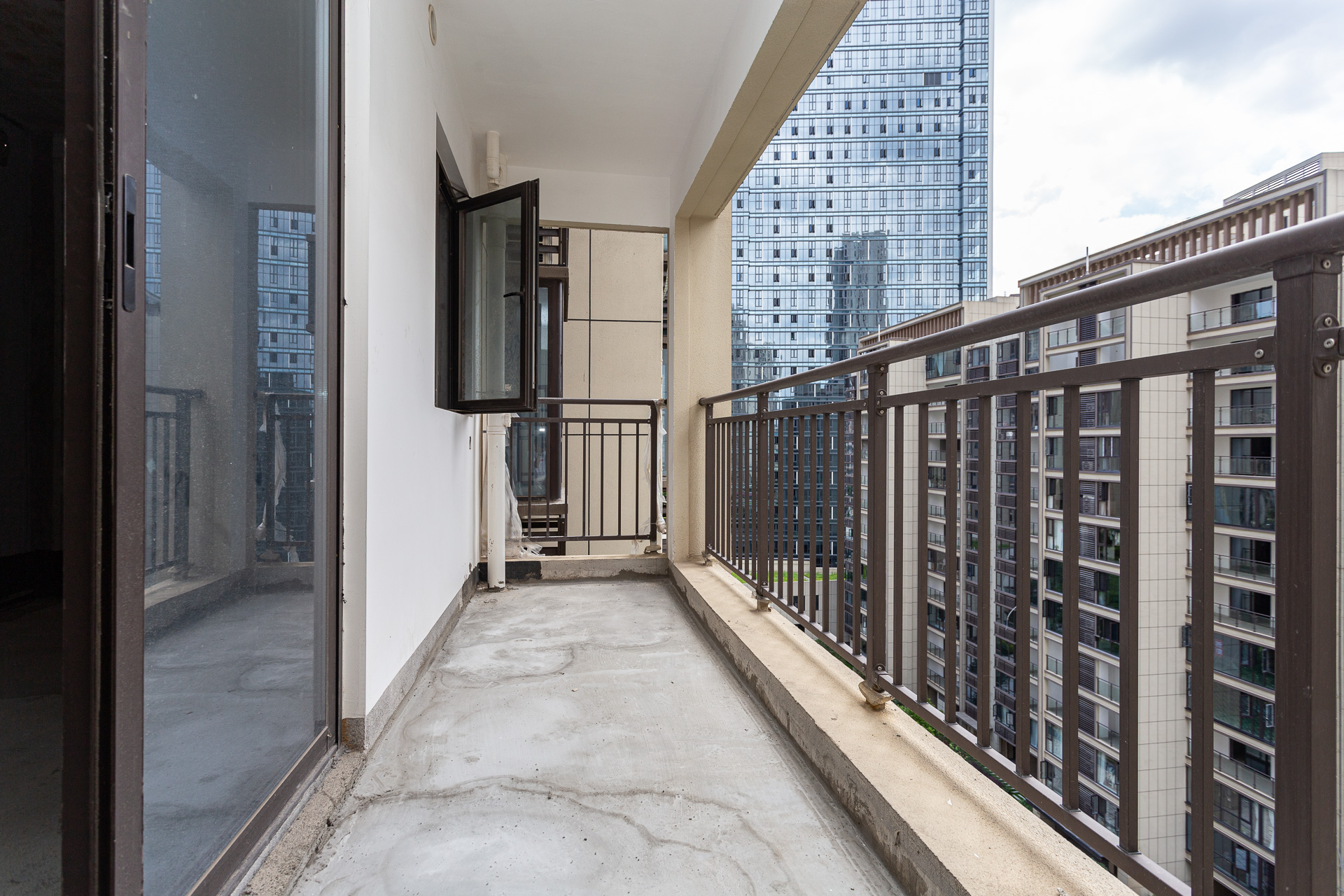 润和湘江天地D区  4室2厅2卫    156.8万 润和湘江天地D区  4室2厅2卫    156.8万阳台