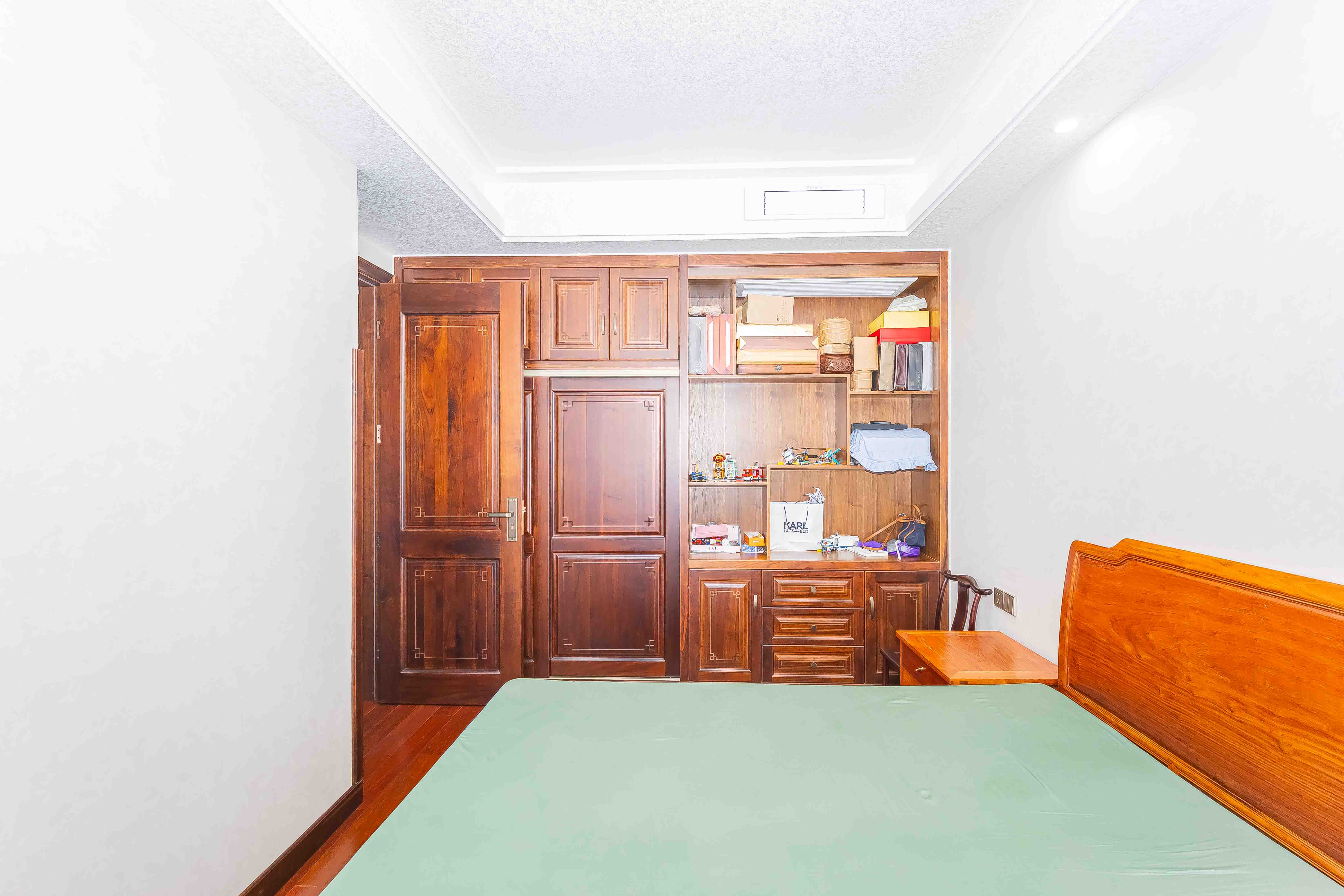 建发央玺（建发泱玺雅苑）  5室2厅2卫   557.80万卧室