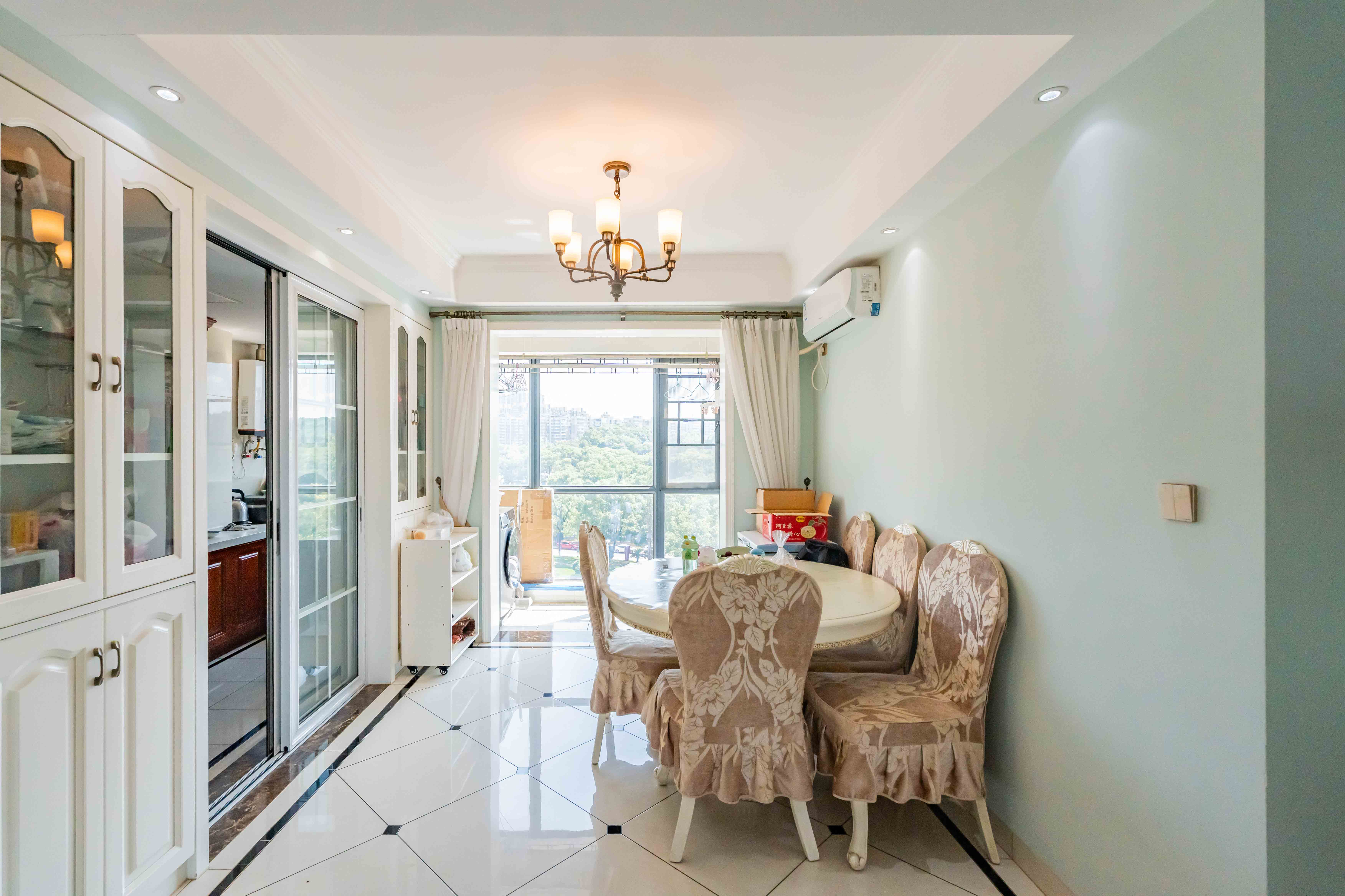 江景华府 4室2厅2卫 152.0万 江景华府 4室2厅2卫 152.0万客厅