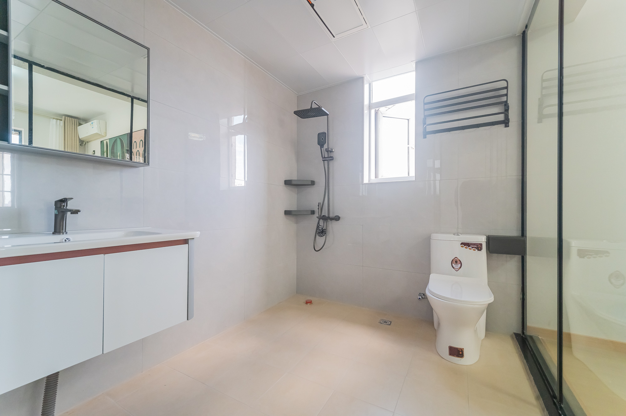 鹏基诺亚山林  4室2厅2卫    113.0万卫生间